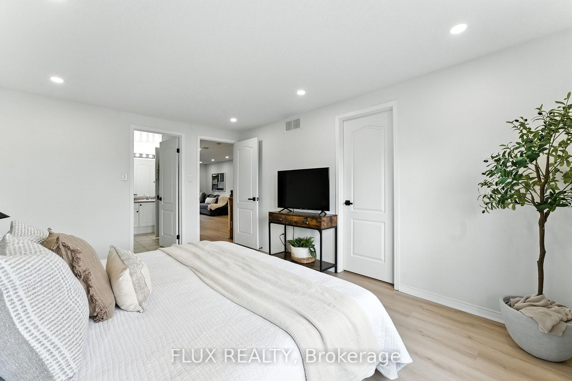 Photo 20 of 120 Reiber Court, Waterloo, Beechwood — HOMEH
