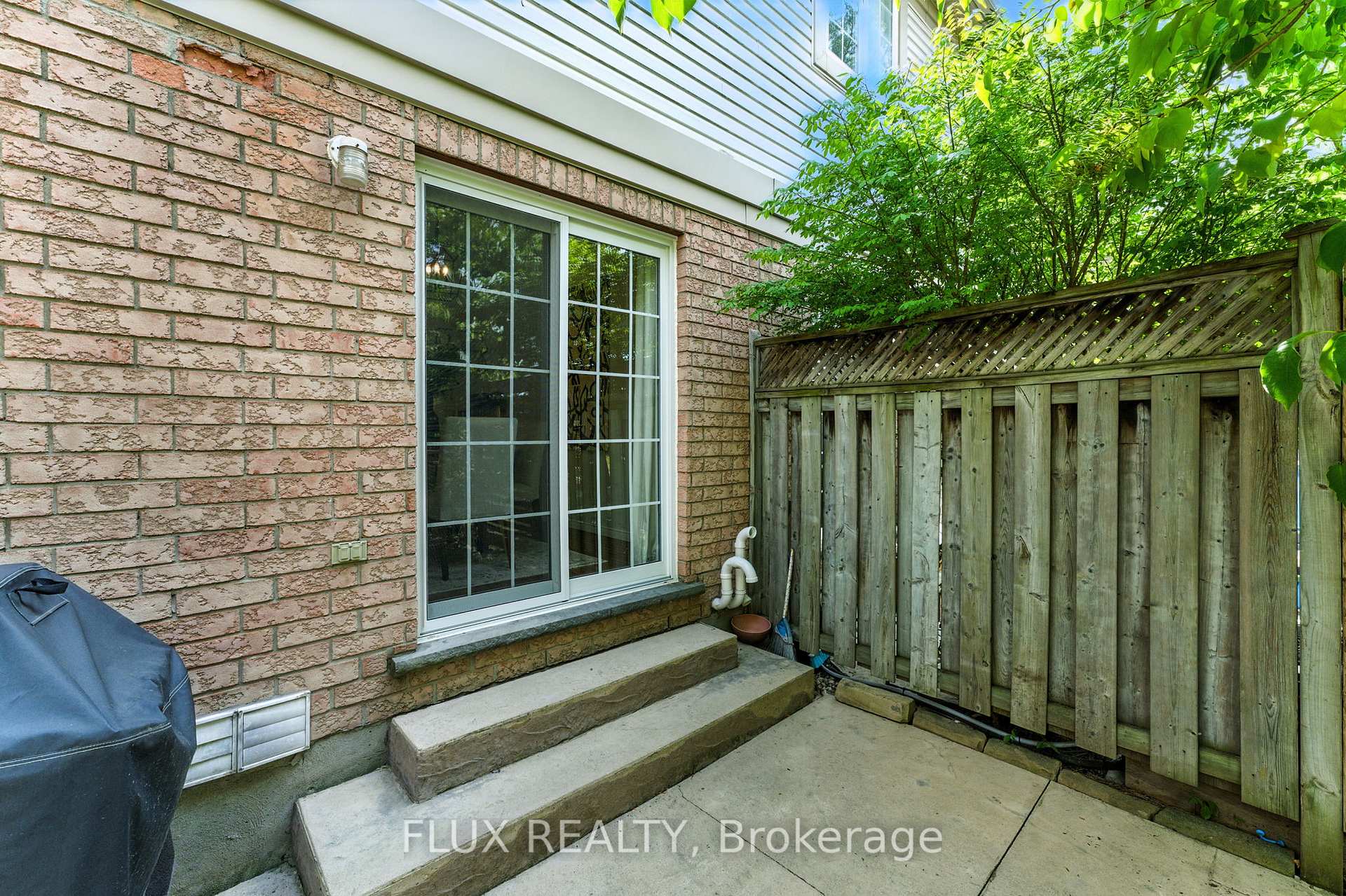 Photo 26 of 120 Reiber Court, Waterloo, Beechwood — HOMEH