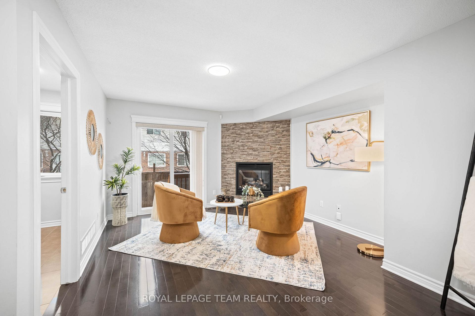 Photo 6 of 109 Brilia, Ottawa, Beacon Hill South — HOMEH
