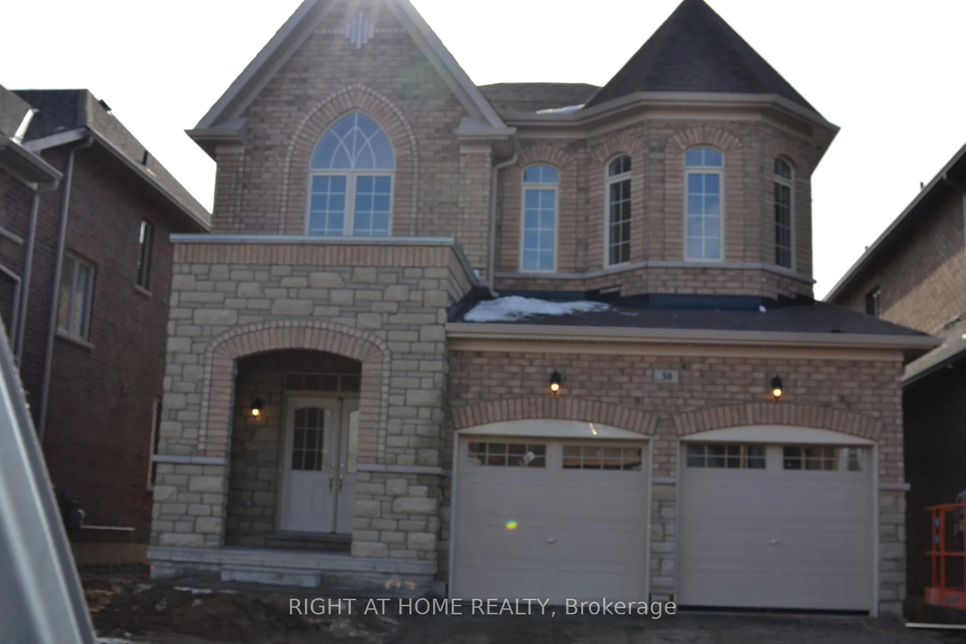 Front of Unit upper, 30 Alistair Crescent