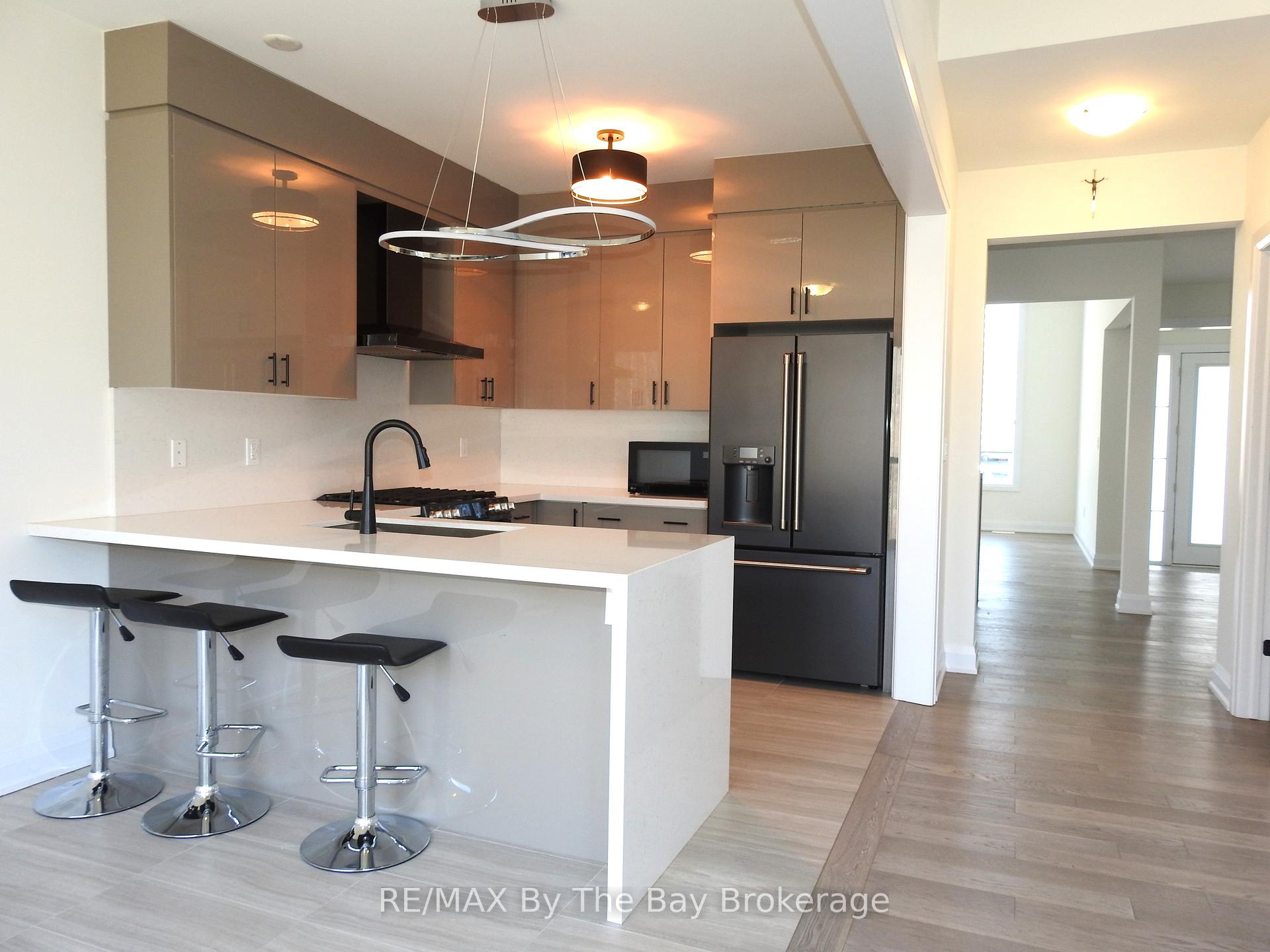 Photo 6 of 35 Del Ray Crescent, Wasaga Beach — HOMEH