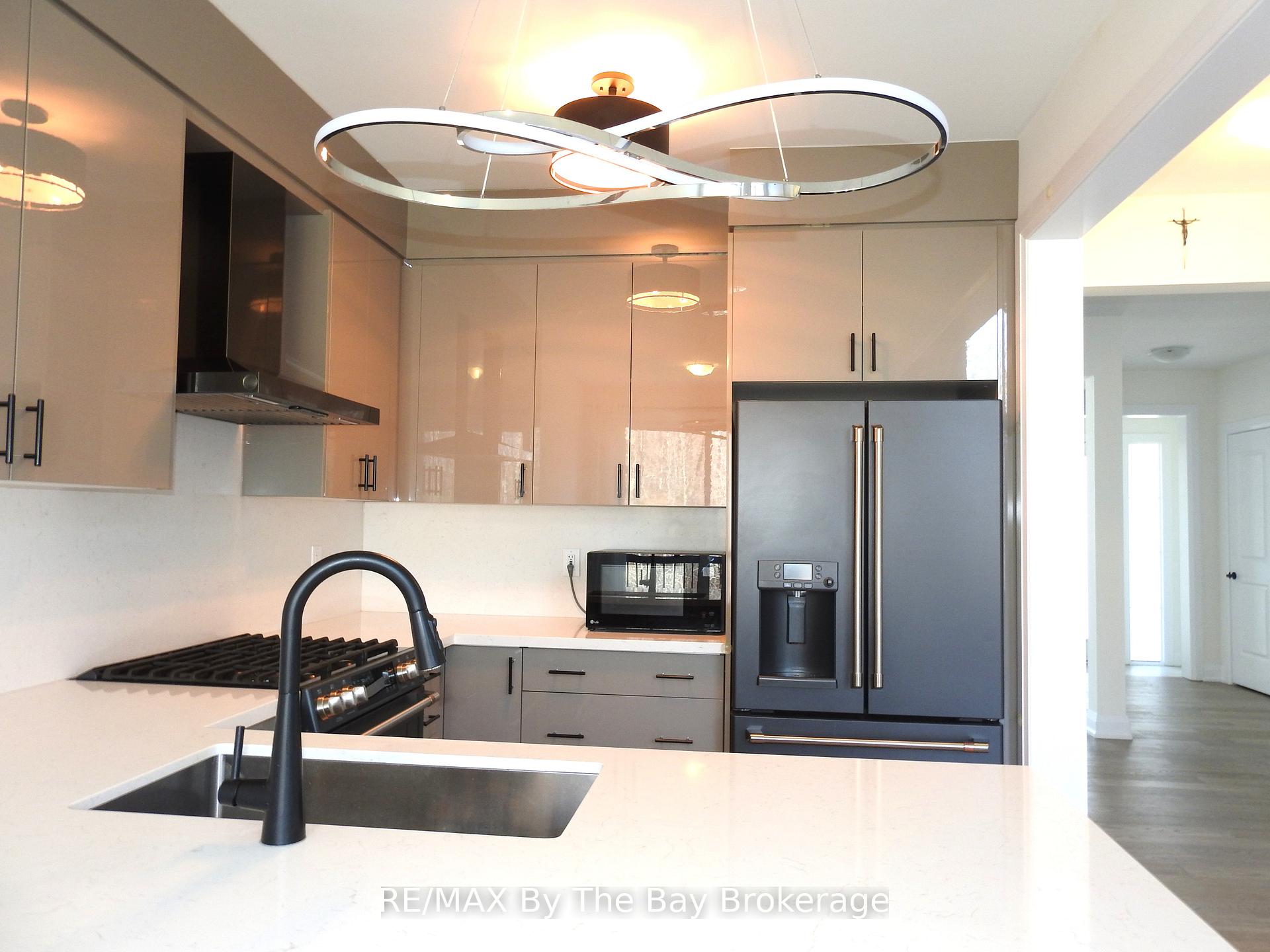 Photo 7 of 35 Del Ray Crescent, Wasaga Beach — HOMEH
