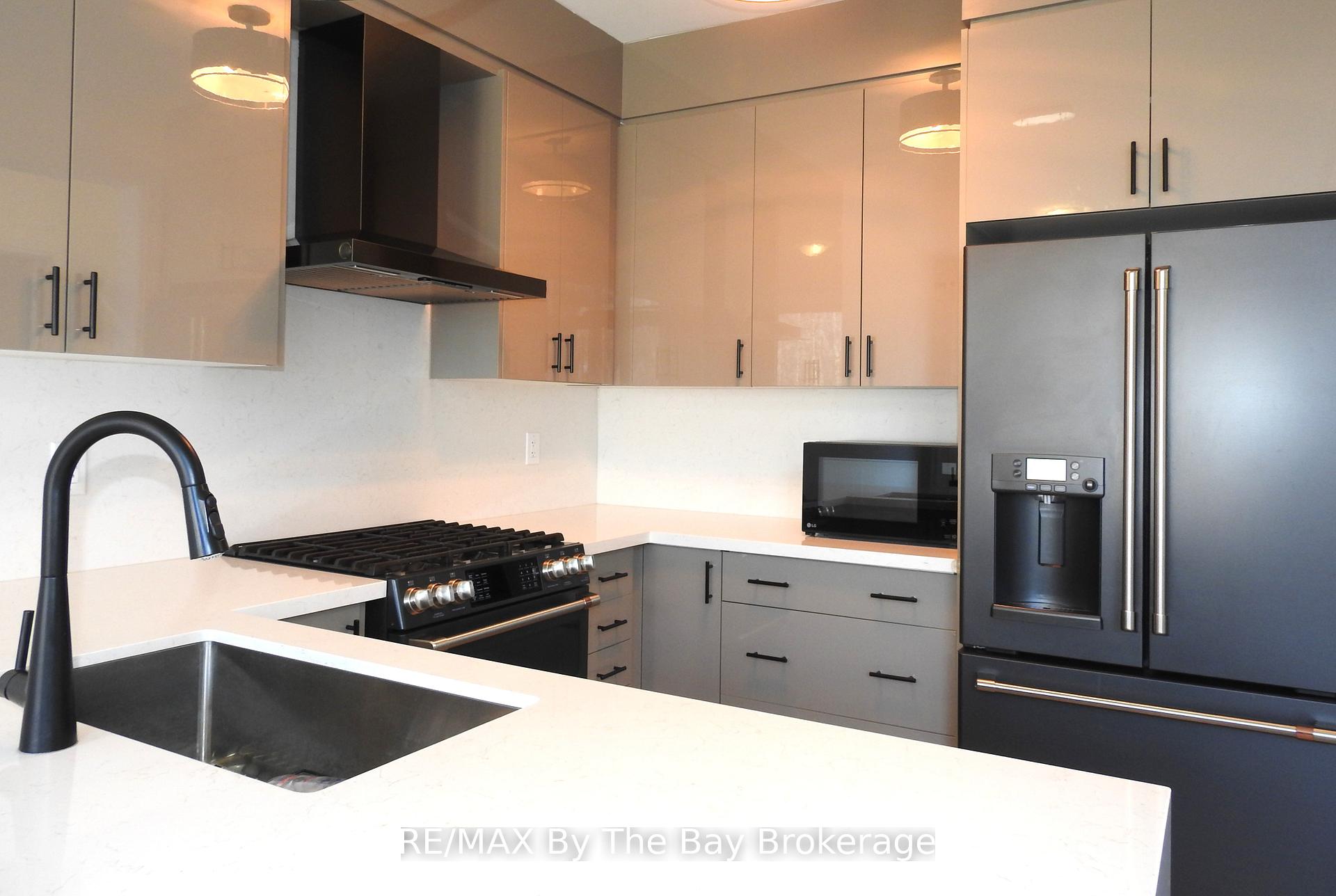 Photo 8 of 35 Del Ray Crescent, Wasaga Beach — HOMEH
