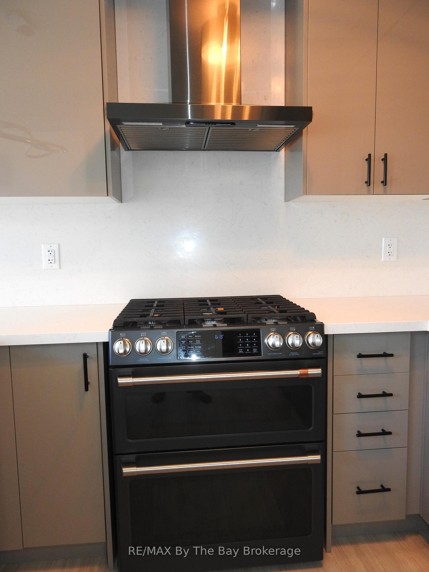 Photo 9 of 35 Del Ray Crescent, Wasaga Beach — HOMEH