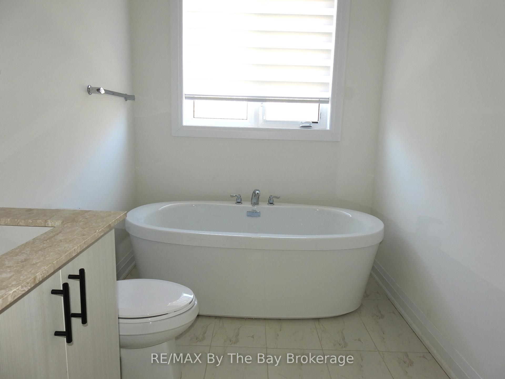 Photo 16 of 35 Del Ray Crescent, Wasaga Beach — HOMEH