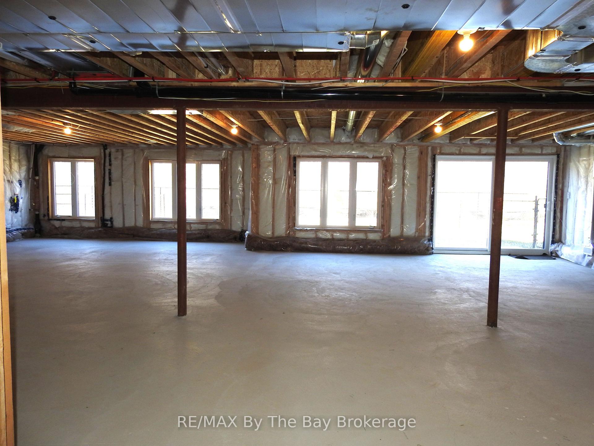 Photo 19 of 35 Del Ray Crescent, Wasaga Beach — HOMEH