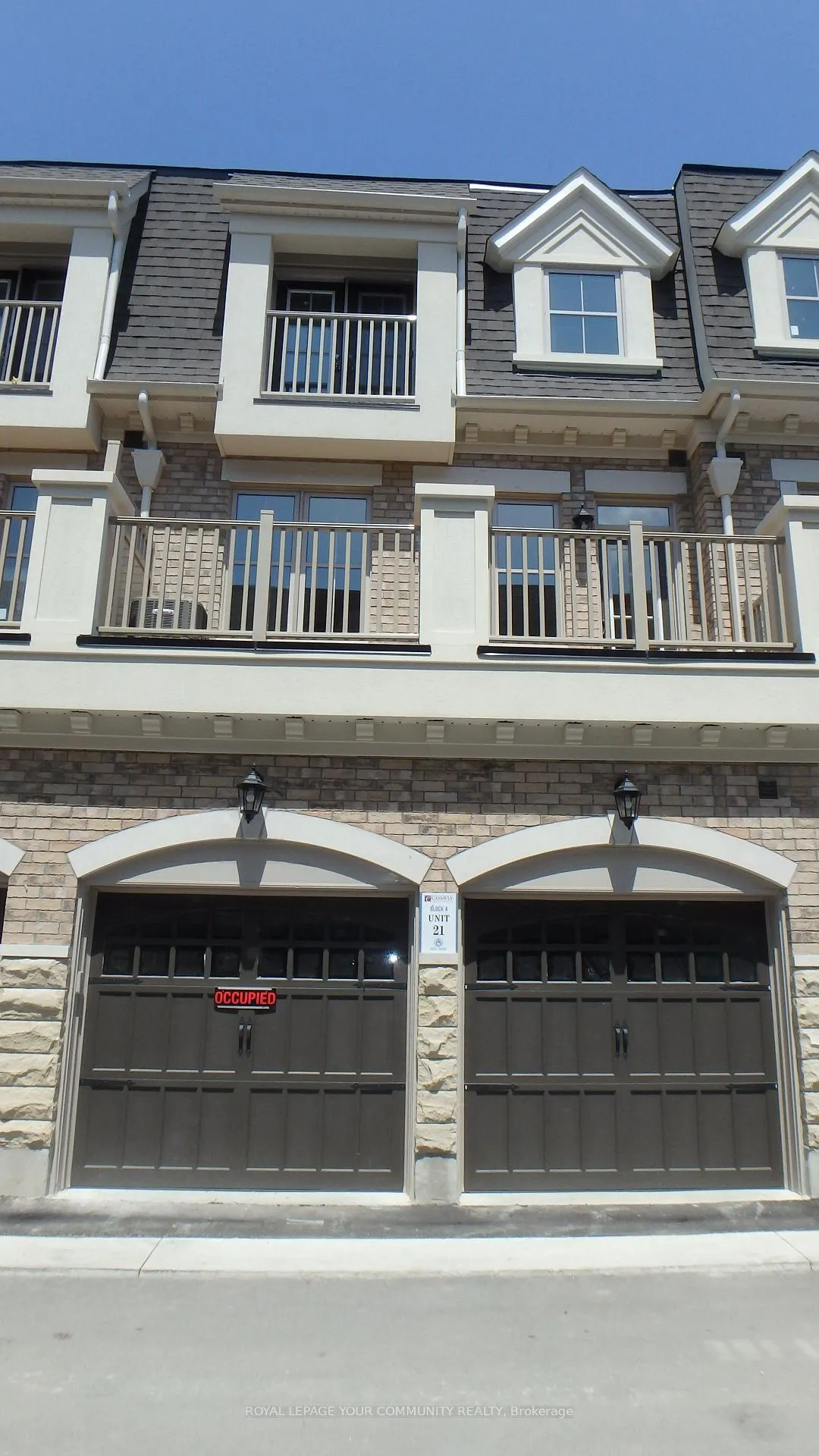 Photo 2 of 25 Amherst Circle, Vaughan, Maple — HOMEH