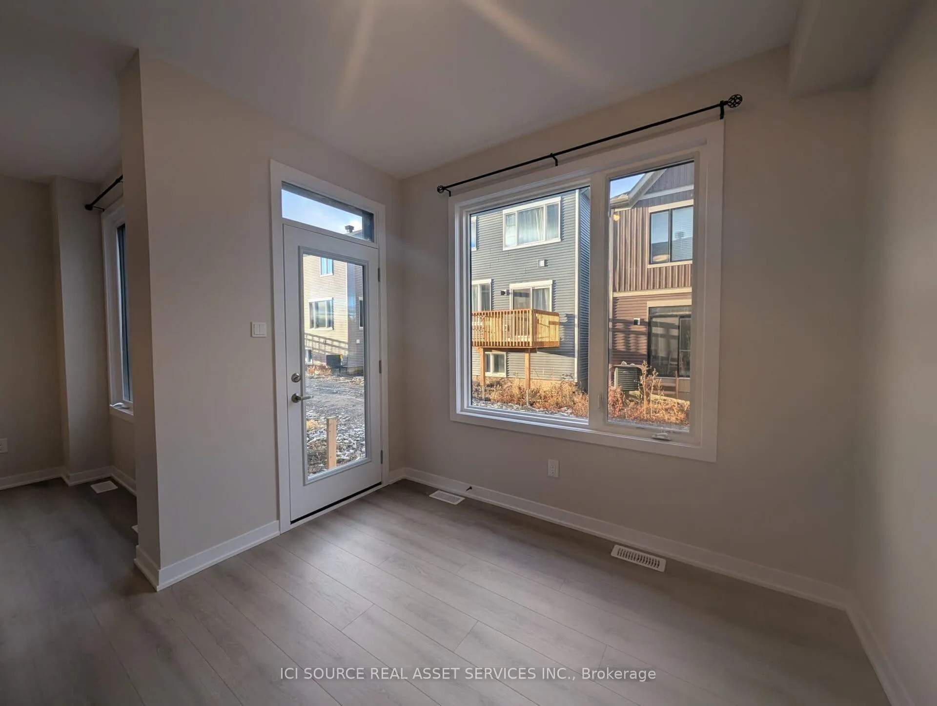 Photo 3 of 375 Les Emmerson Drive, Ottawa, Barrhaven - Heritage Park — HOMEH