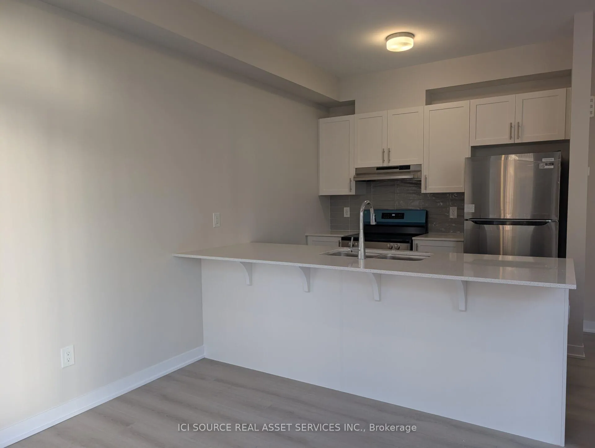 Photo 4 of 375 Les Emmerson Drive, Ottawa, Barrhaven - Heritage Park — HOMEH