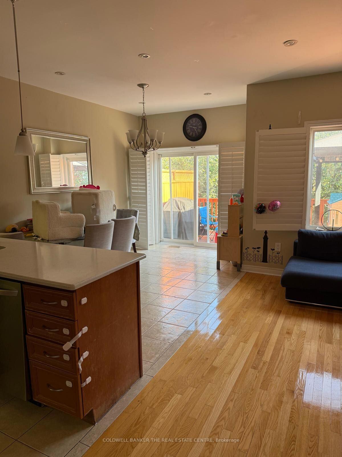 Photo 3 of 58 Arco Circle, Vaughan, Maple — HOMEH