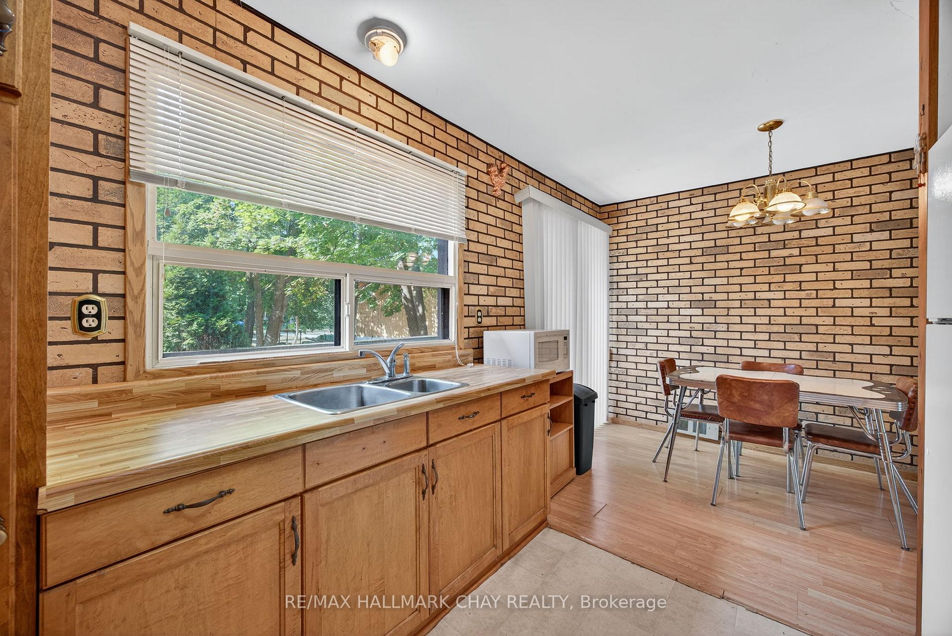 Photo 4 of 566 Oxbow Park Drive, Wasaga Beach — HOMEH
