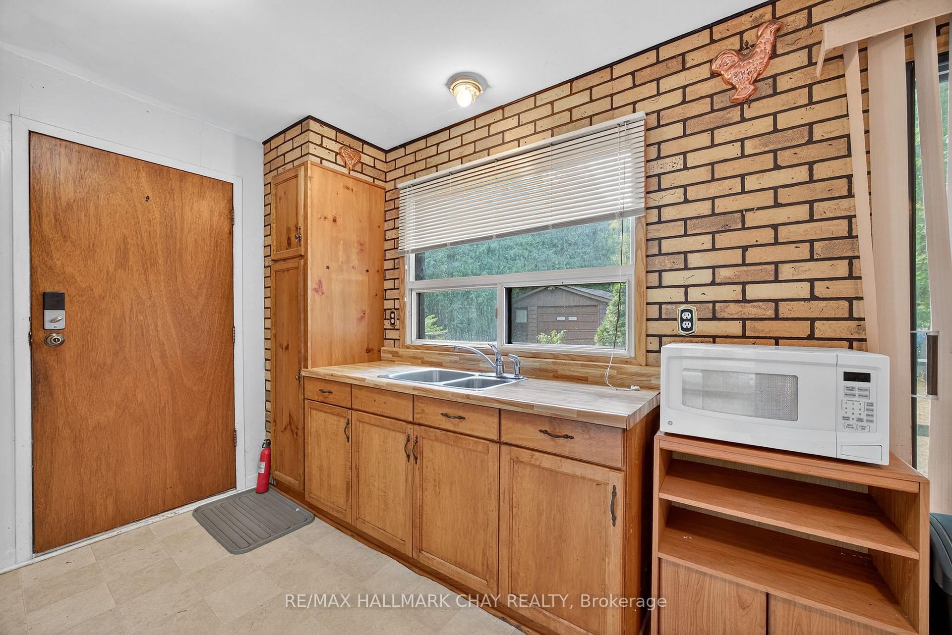 Photo 6 of 566 Oxbow Park Drive, Wasaga Beach — HOMEH