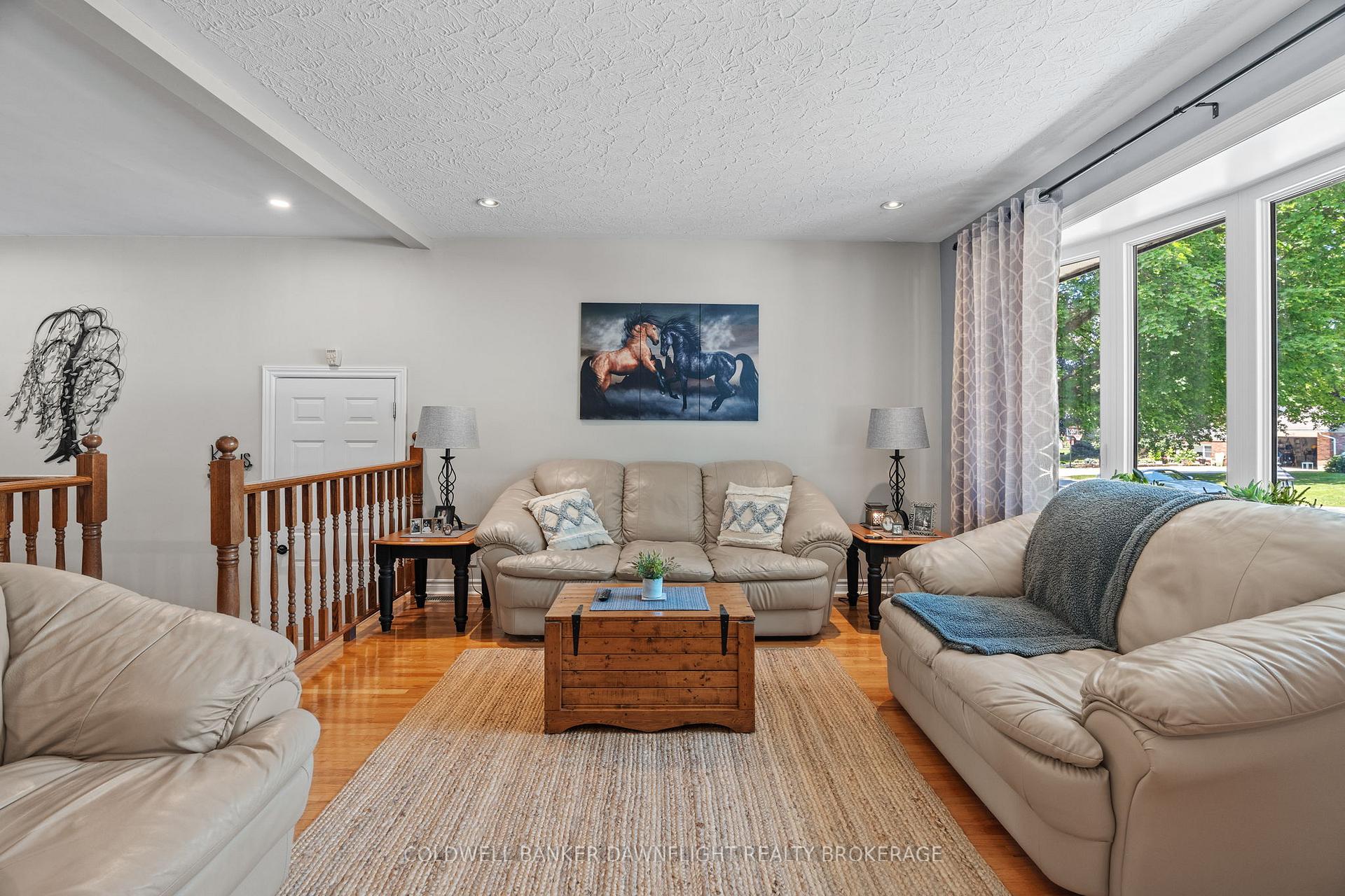 Photo 11 of 21 York Crescent, Bluewater, Hensall — HOMEH