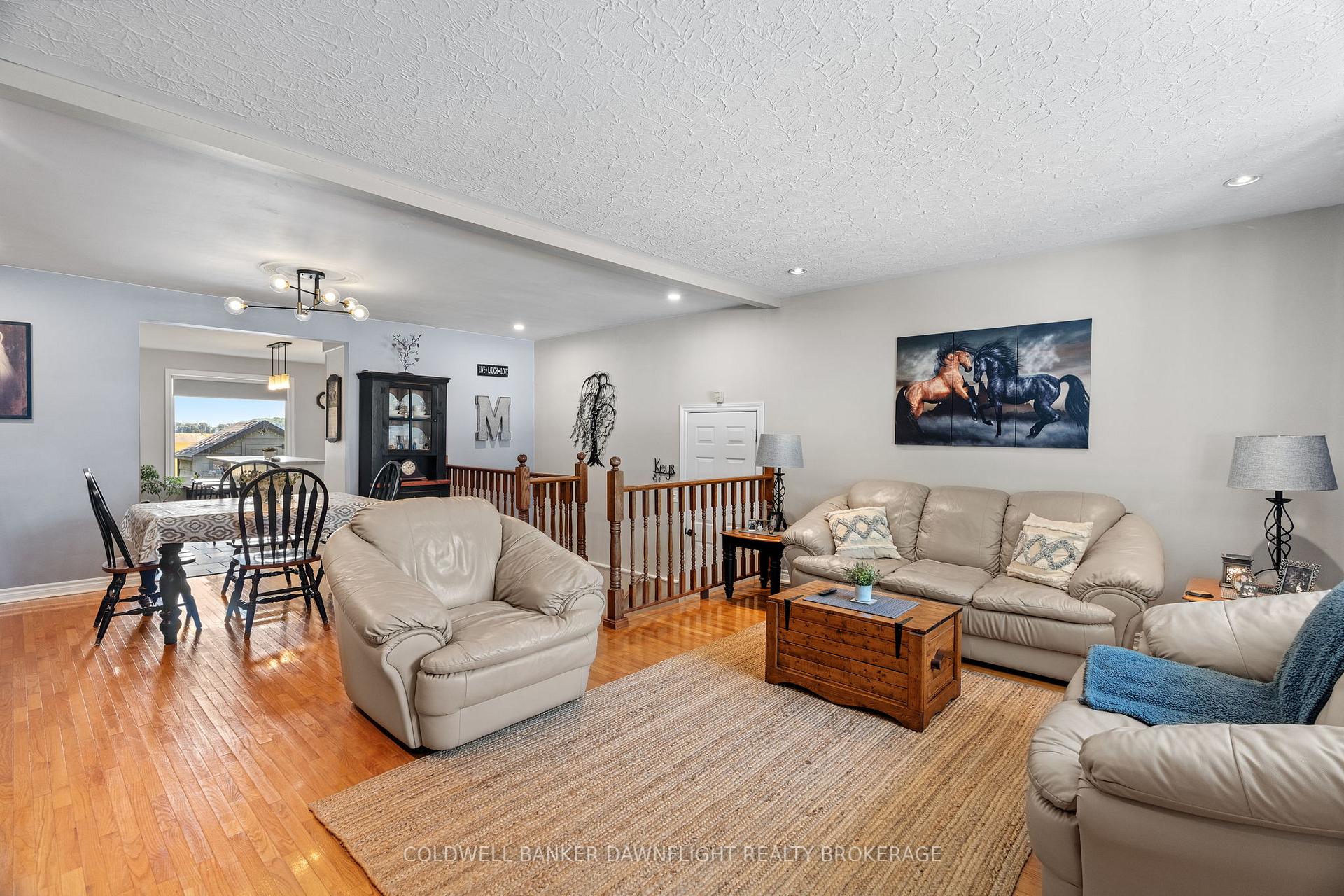 Photo 5 of 21 York Crescent, Bluewater, Hensall — HOMEH