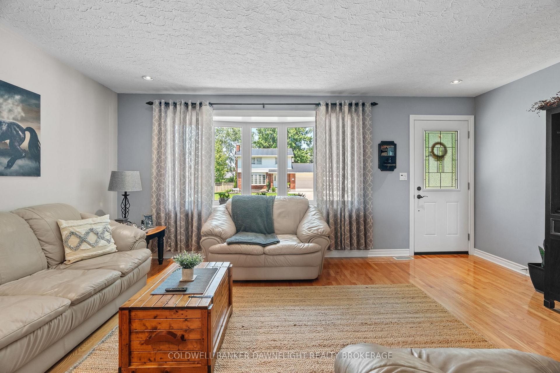 Photo 13 of 21 York Crescent, Bluewater, Hensall — HOMEH
