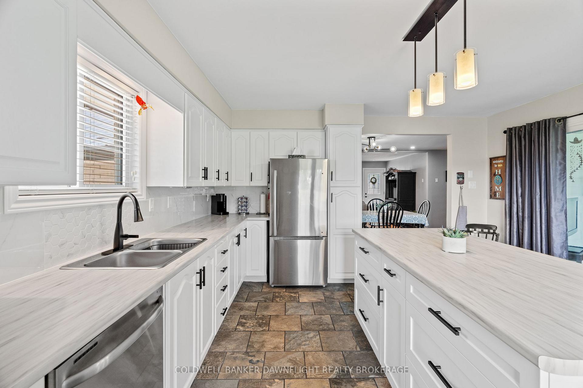 Photo 14 of 21 York Crescent, Bluewater, Hensall — HOMEH