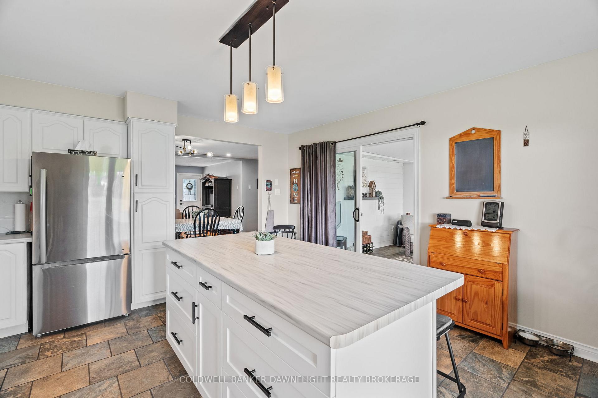 Photo 16 of 21 York Crescent, Bluewater, Hensall — HOMEH