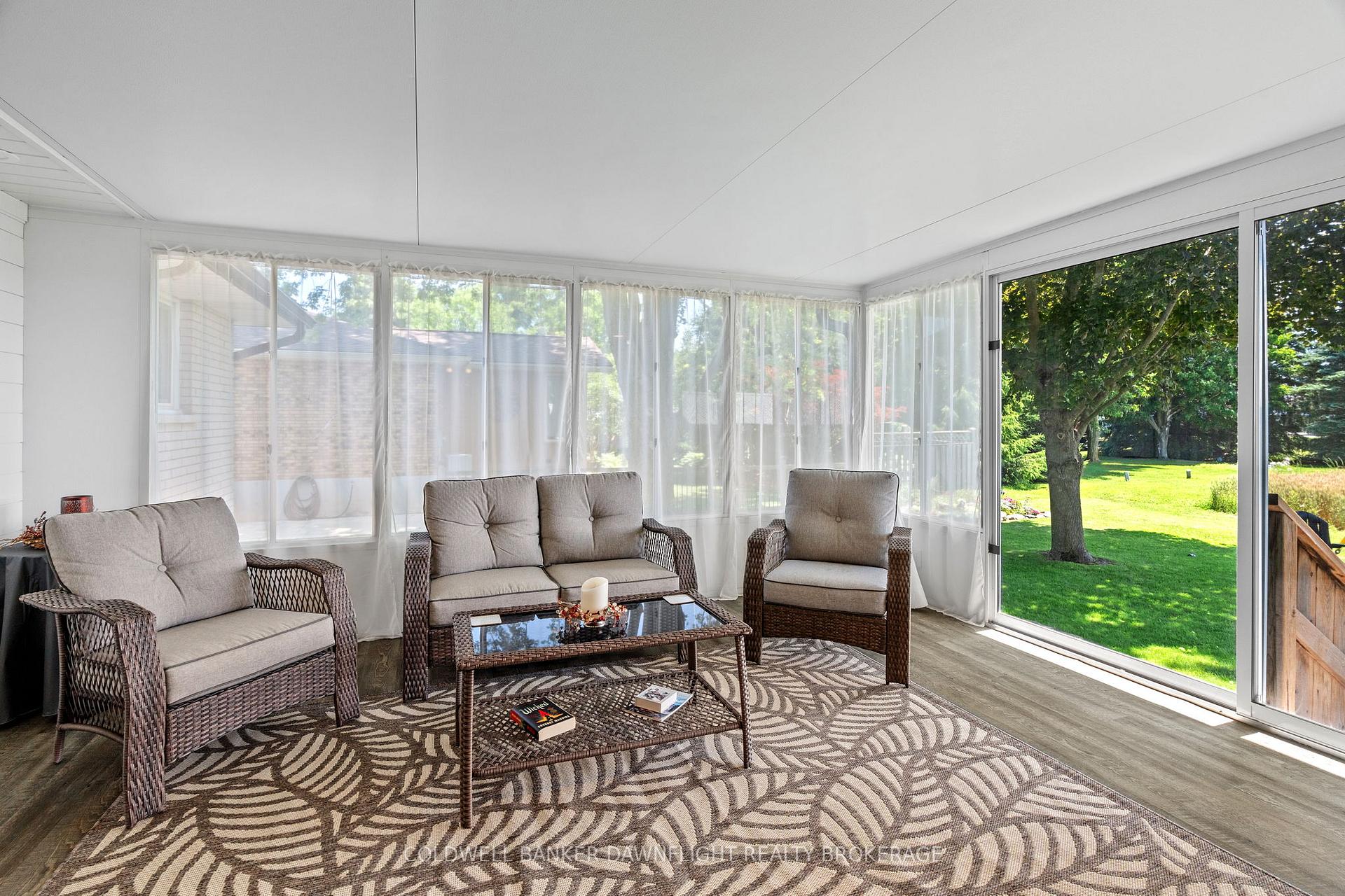 Photo 18 of 21 York Crescent, Bluewater, Hensall — HOMEH