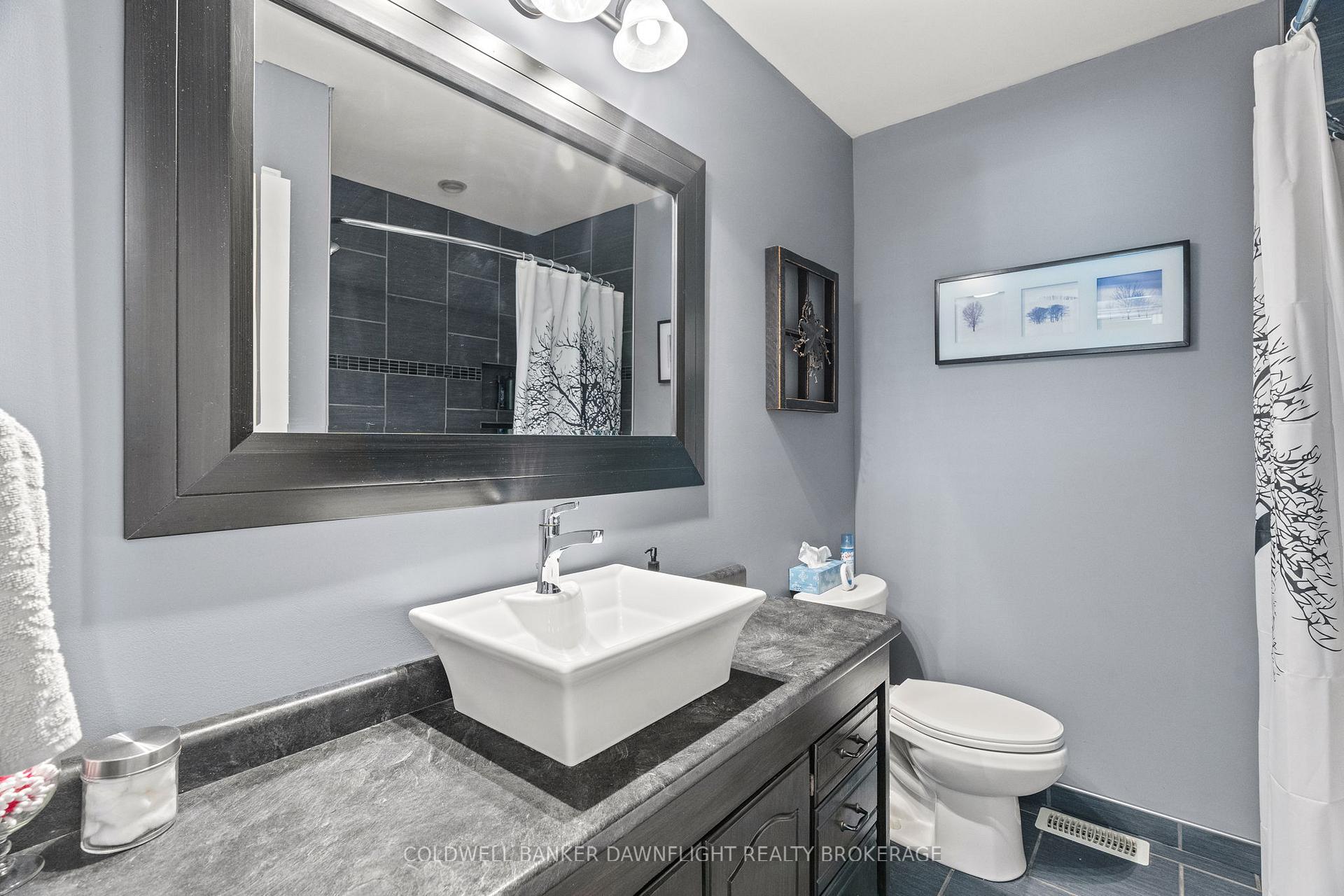 Photo 20 of 21 York Crescent, Bluewater, Hensall — HOMEH