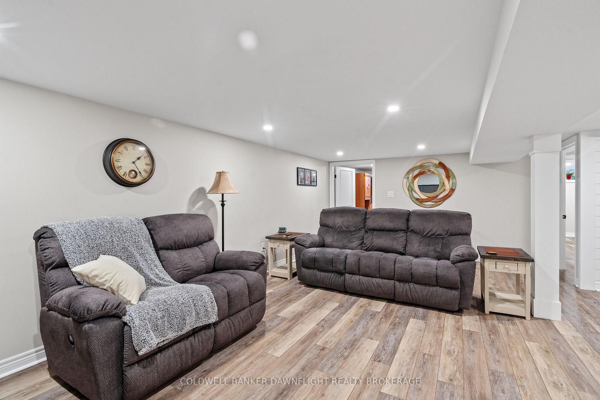Photo 37 of 21 York Crescent, Bluewater, Hensall — HOMEH