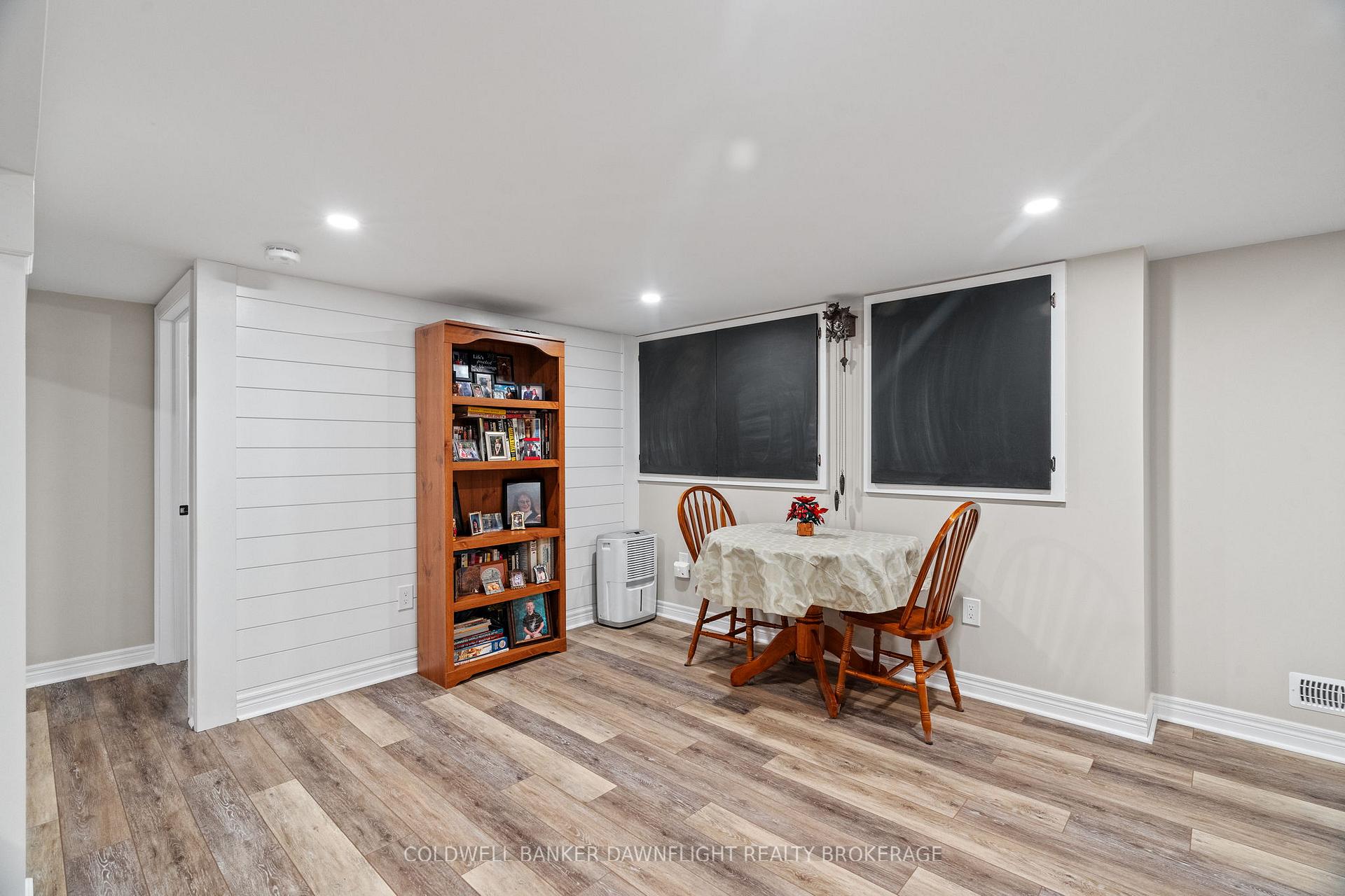 Photo 35 of 21 York Crescent, Bluewater, Hensall — HOMEH