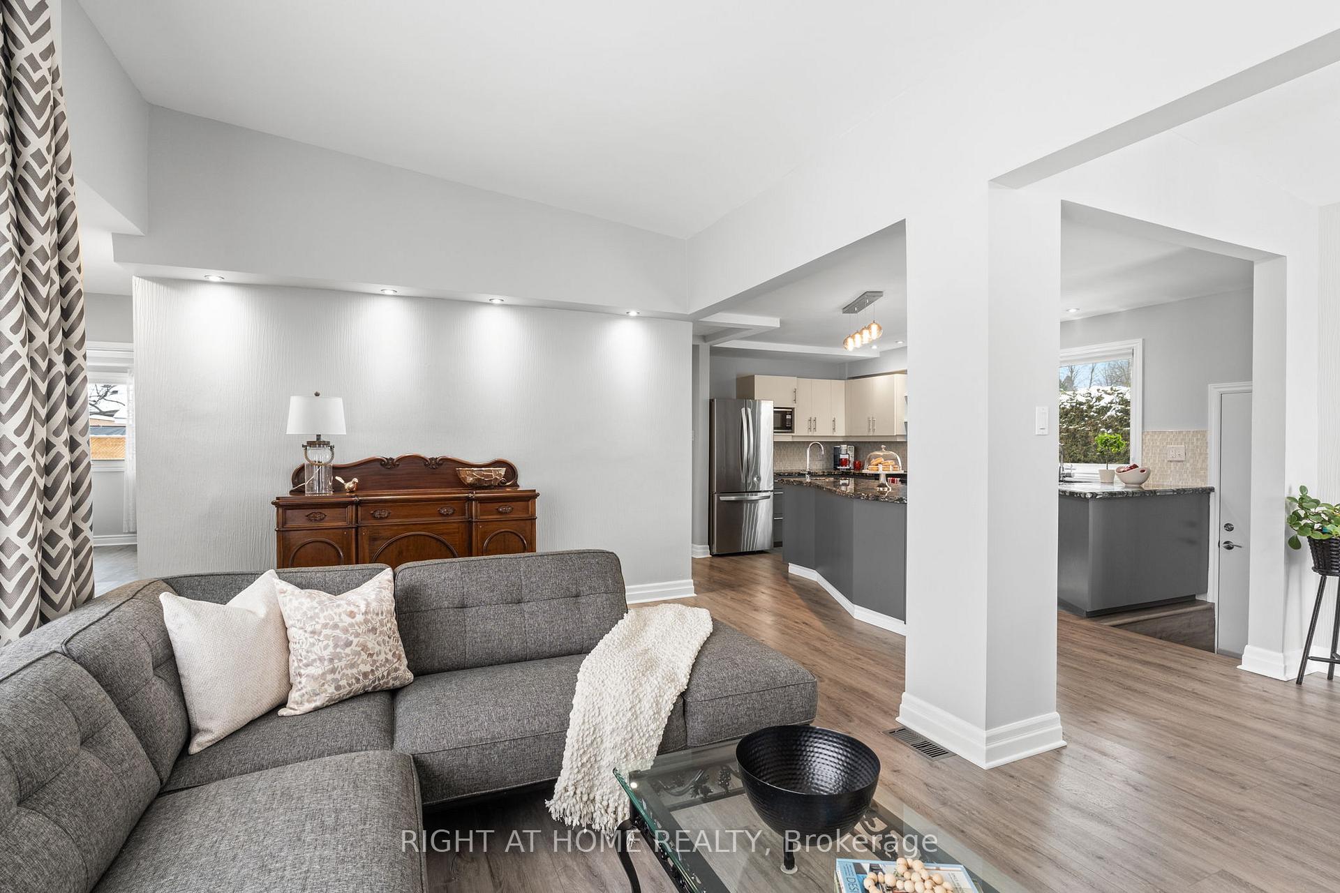 Photo 6 of 27 Thorncliff Place, Ottawa, Lynwood Village — HOMEH