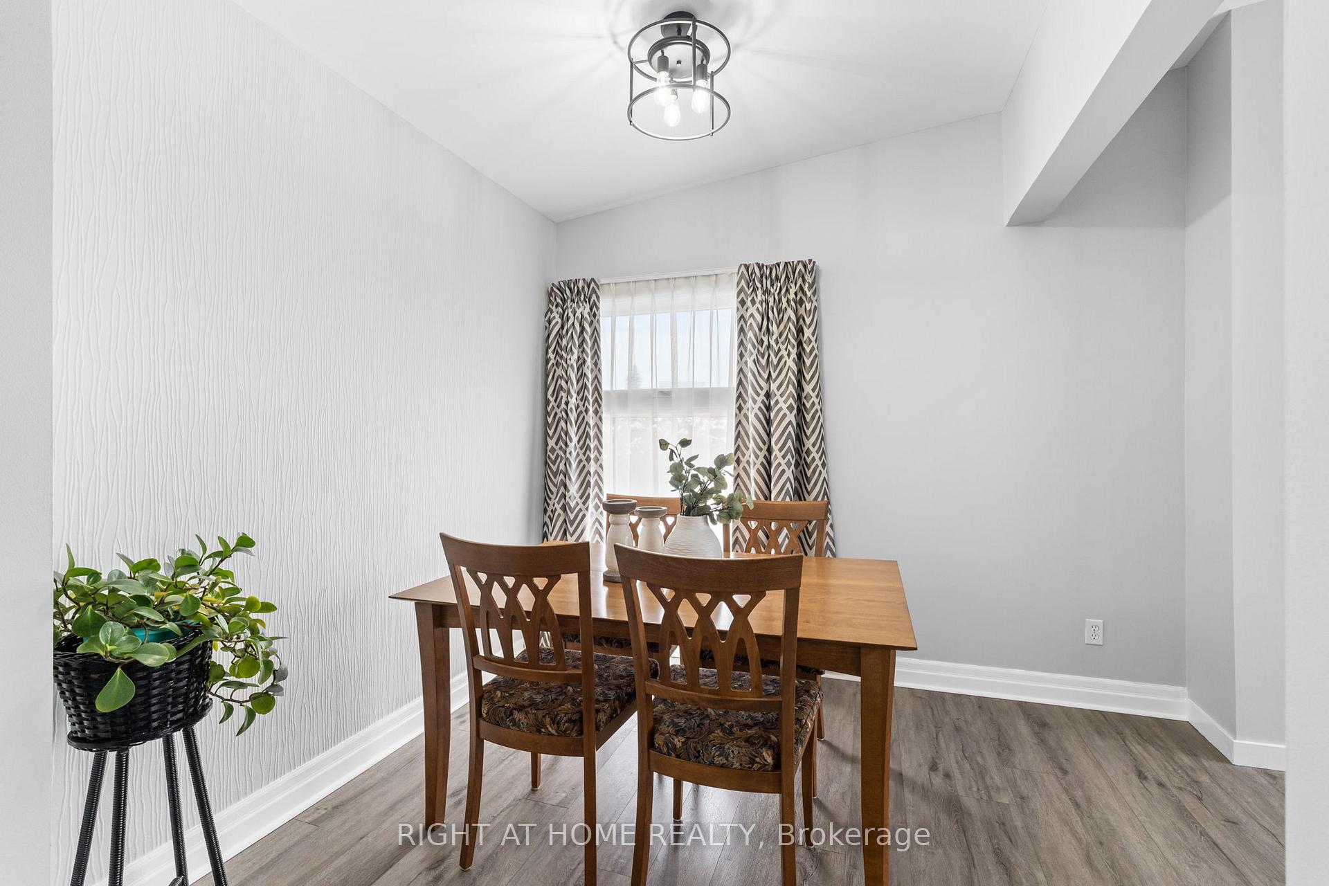 Photo 9 of 27 Thorncliff Place, Ottawa, Lynwood Village — HOMEH