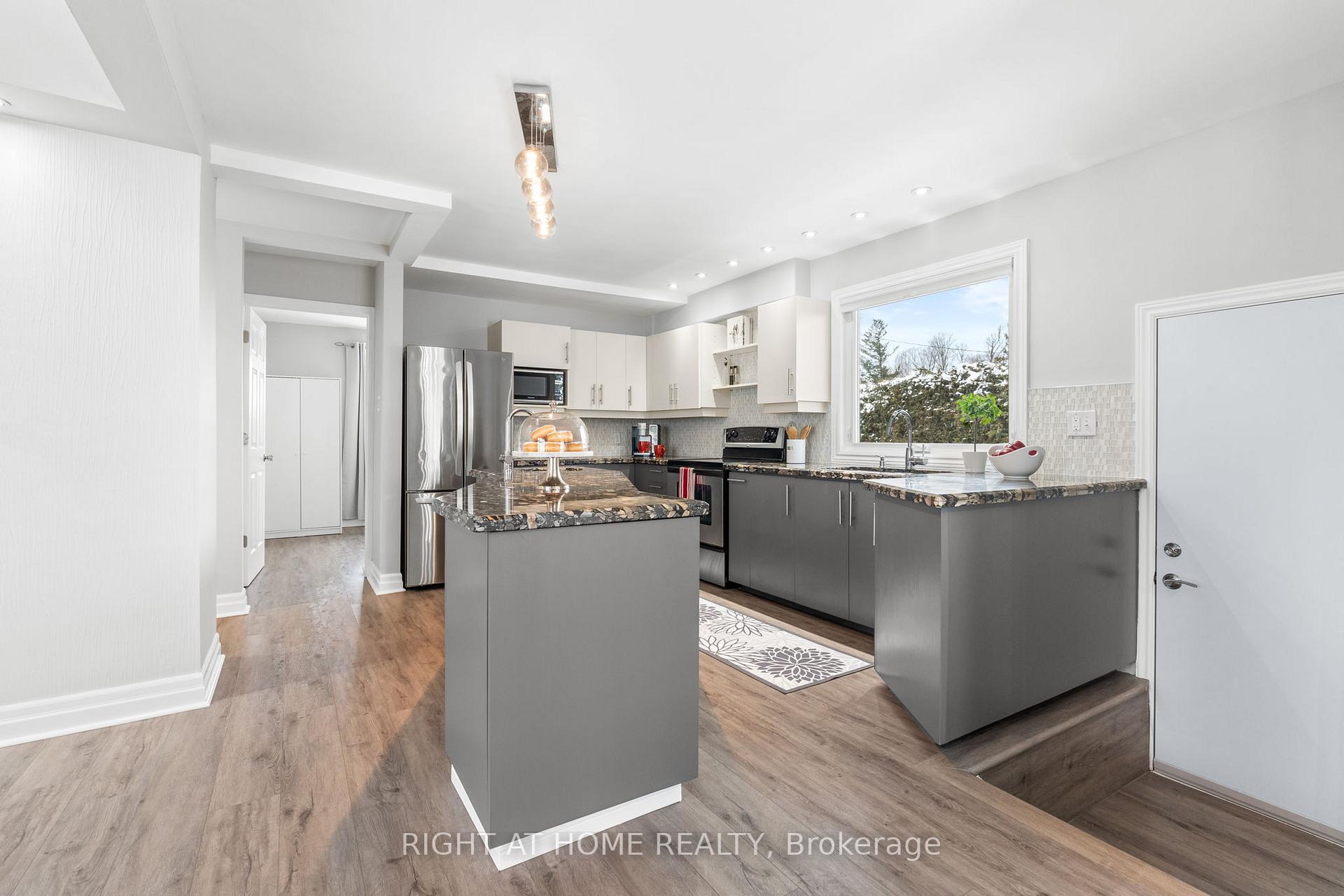 Photo 10 of 27 Thorncliff Place, Ottawa, Lynwood Village — HOMEH