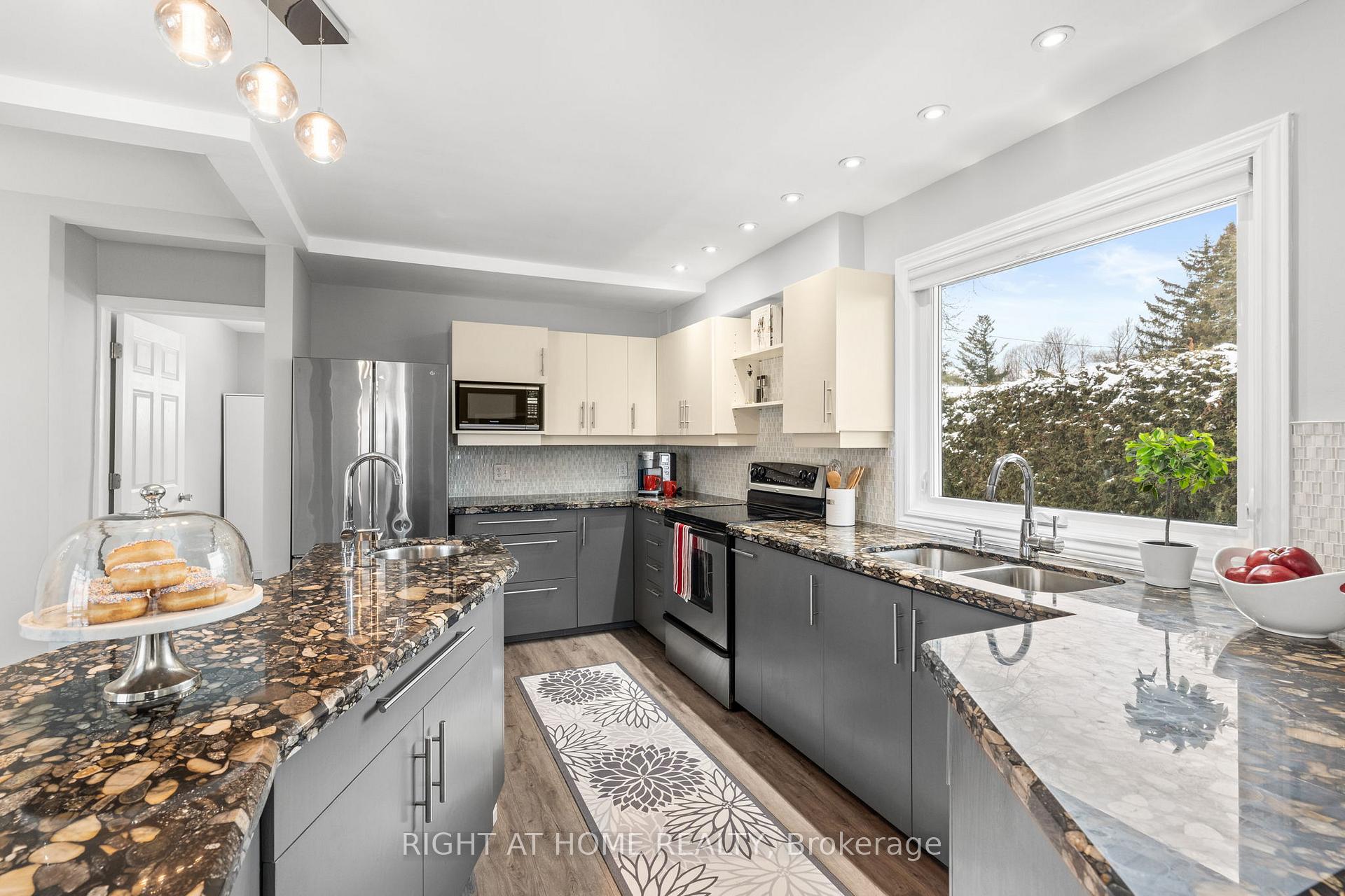 Photo 12 of 27 Thorncliff Place, Ottawa, Lynwood Village — HOMEH