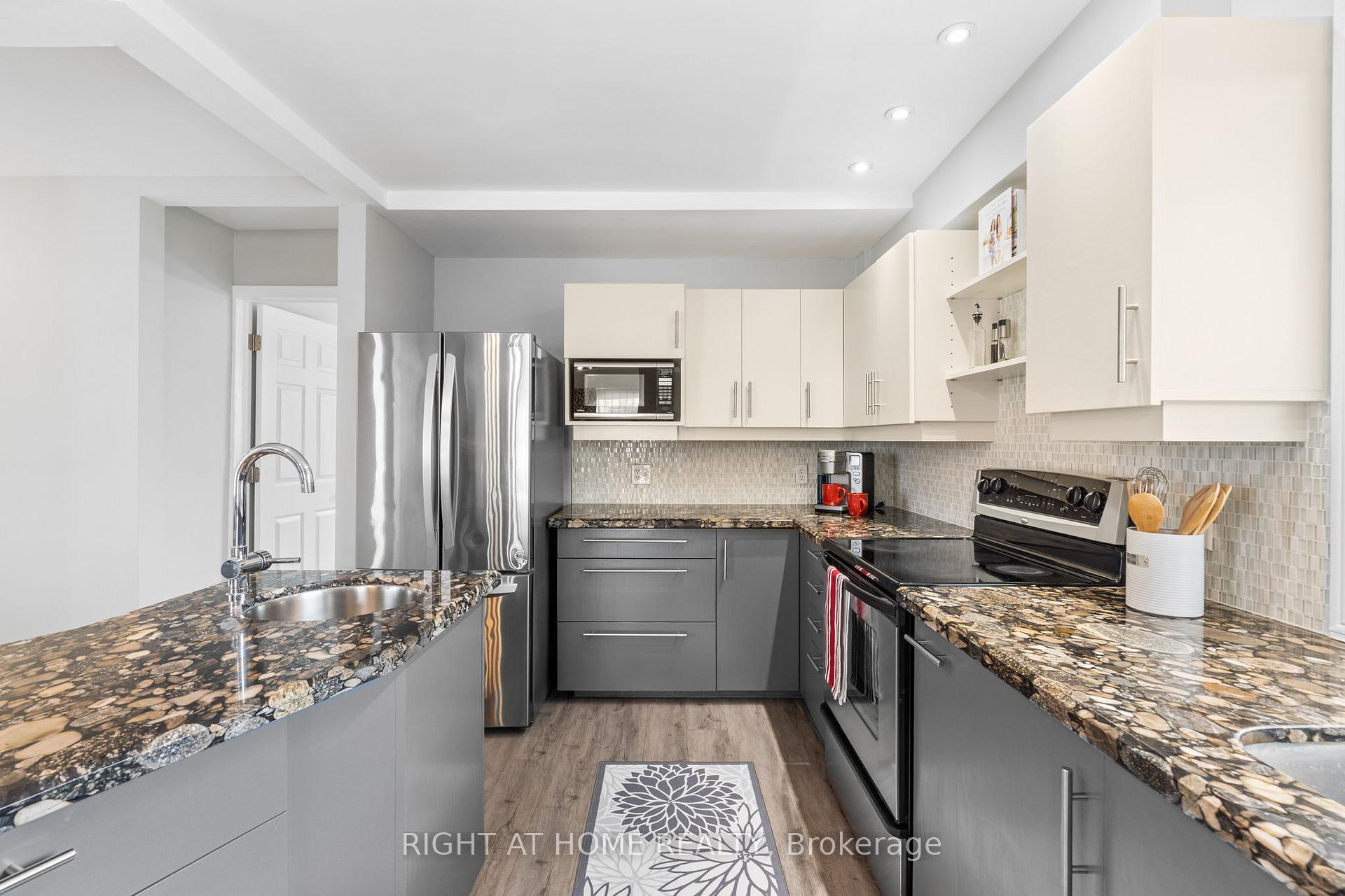 Photo 11 of 27 Thorncliff Place, Ottawa, Lynwood Village — HOMEH