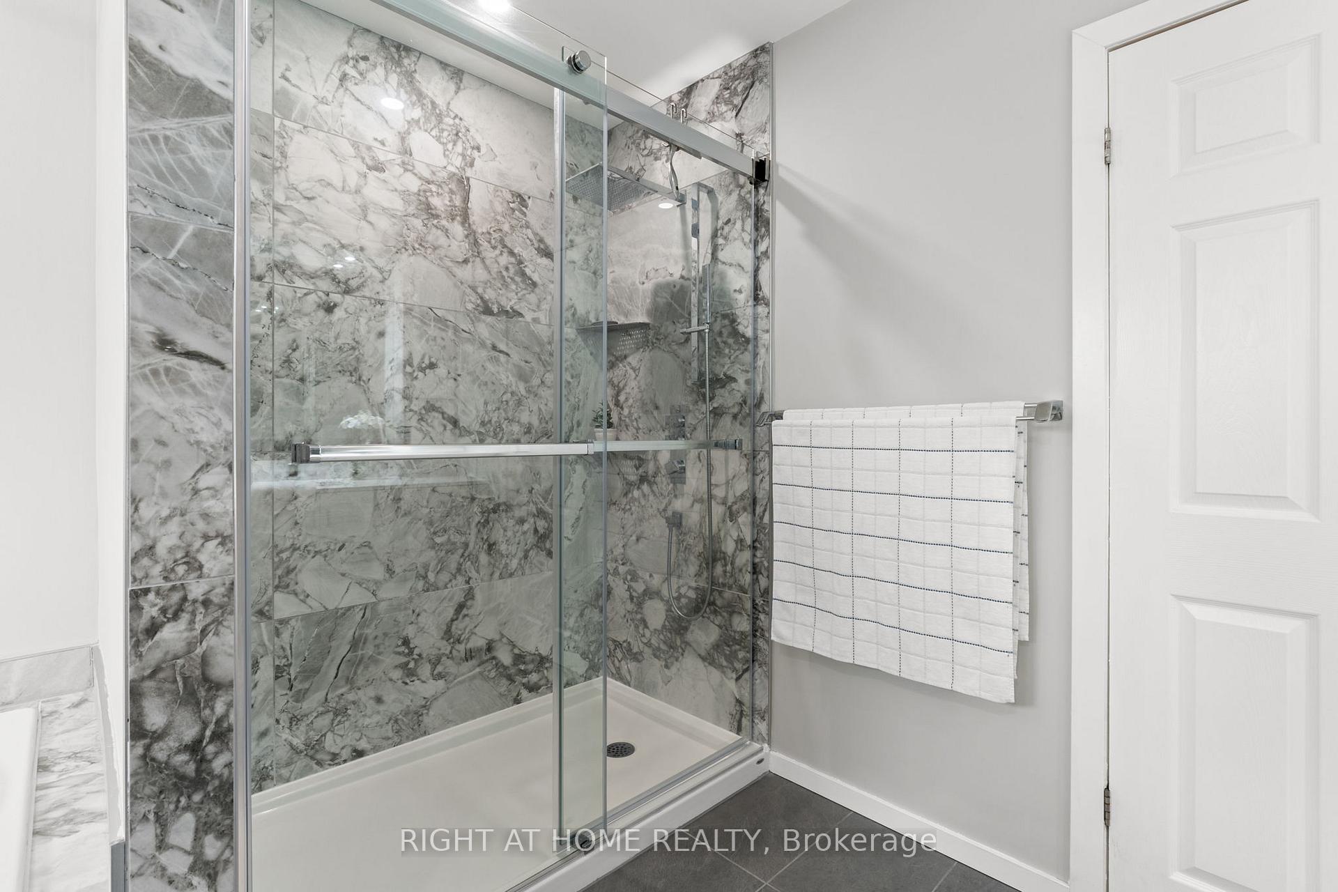 Photo 20 of 27 Thorncliff Place, Ottawa, Lynwood Village — HOMEH