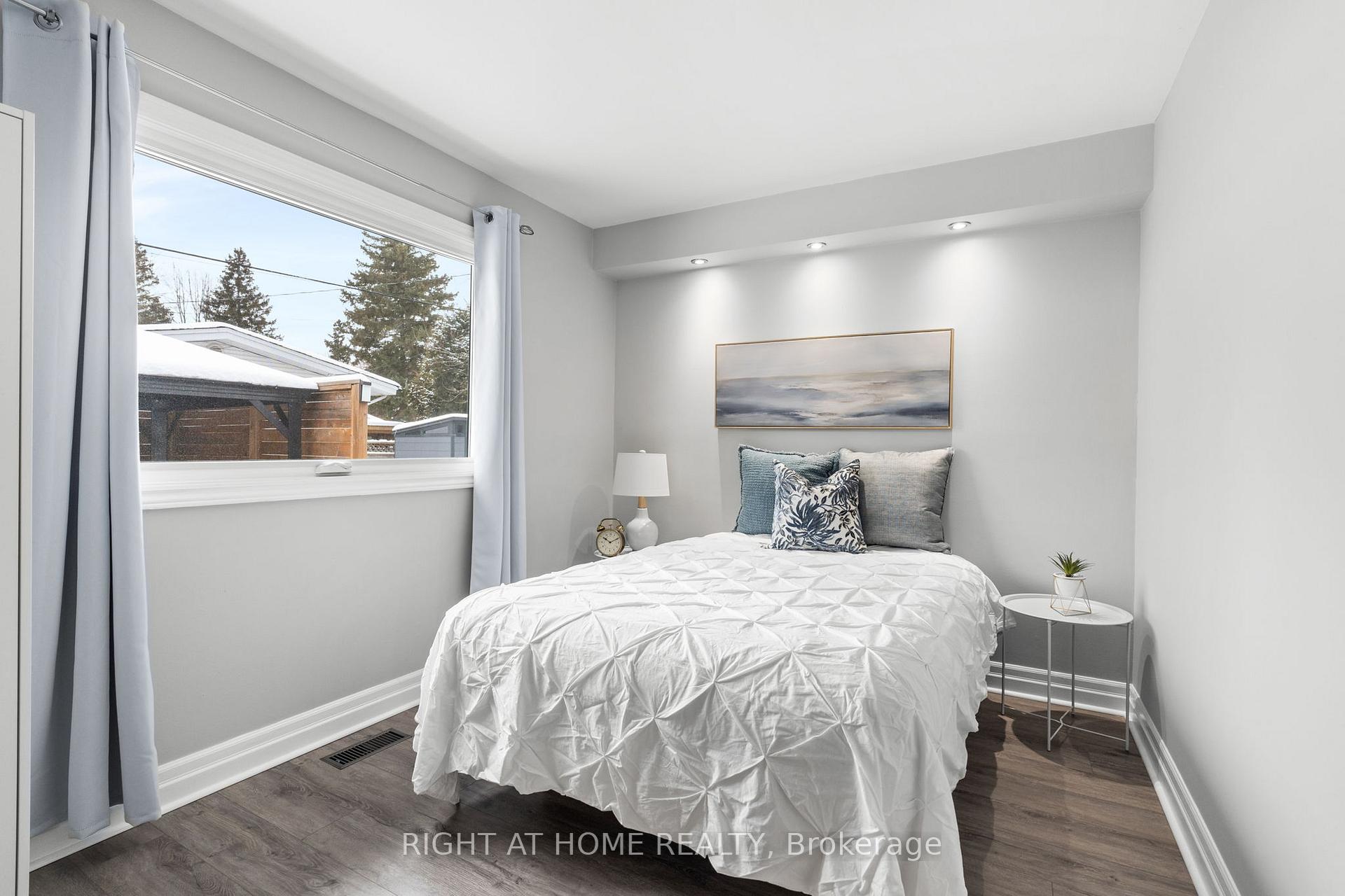 Photo 22 of 27 Thorncliff Place, Ottawa, Lynwood Village — HOMEH