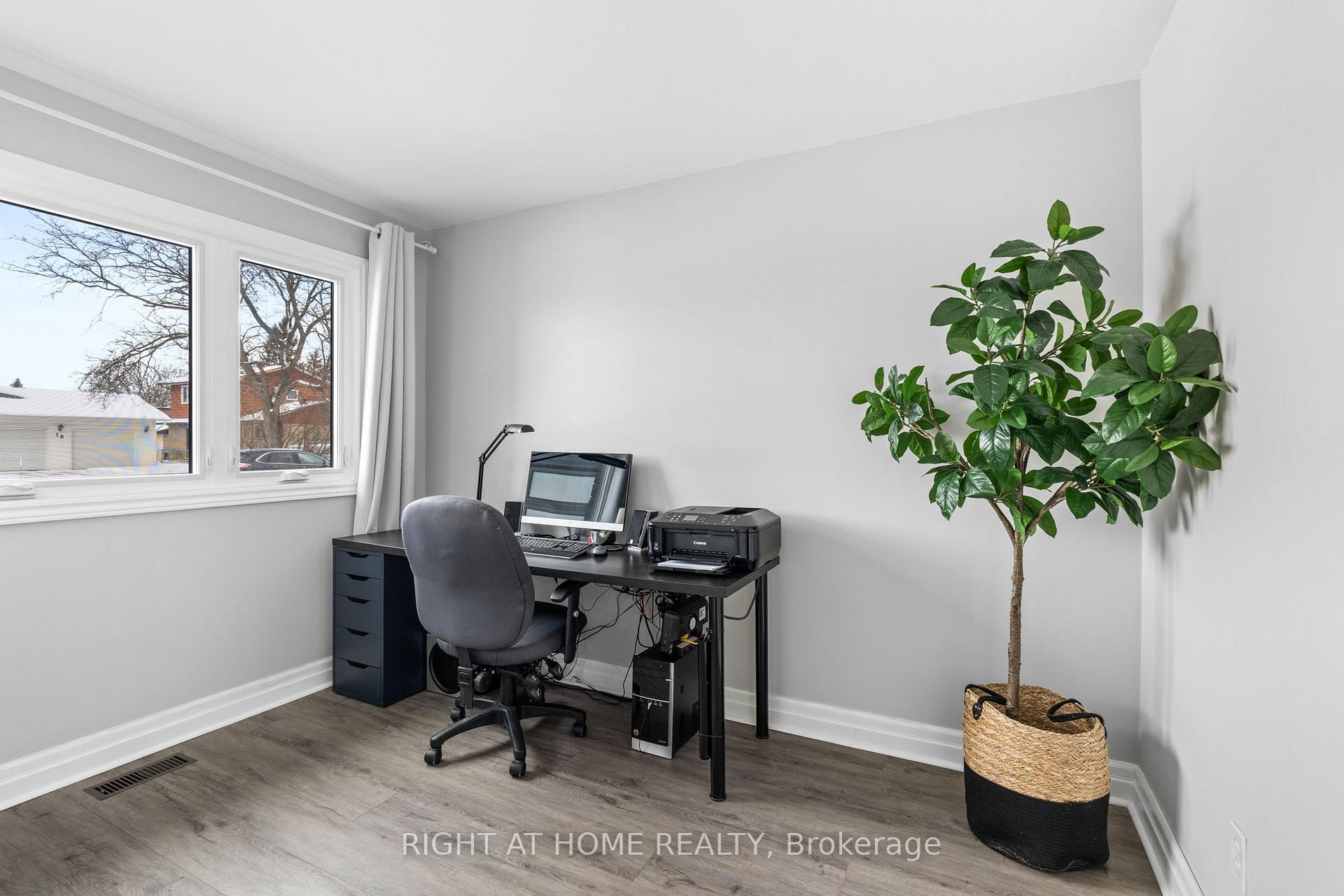 Photo 23 of 27 Thorncliff Place, Ottawa, Lynwood Village — HOMEH