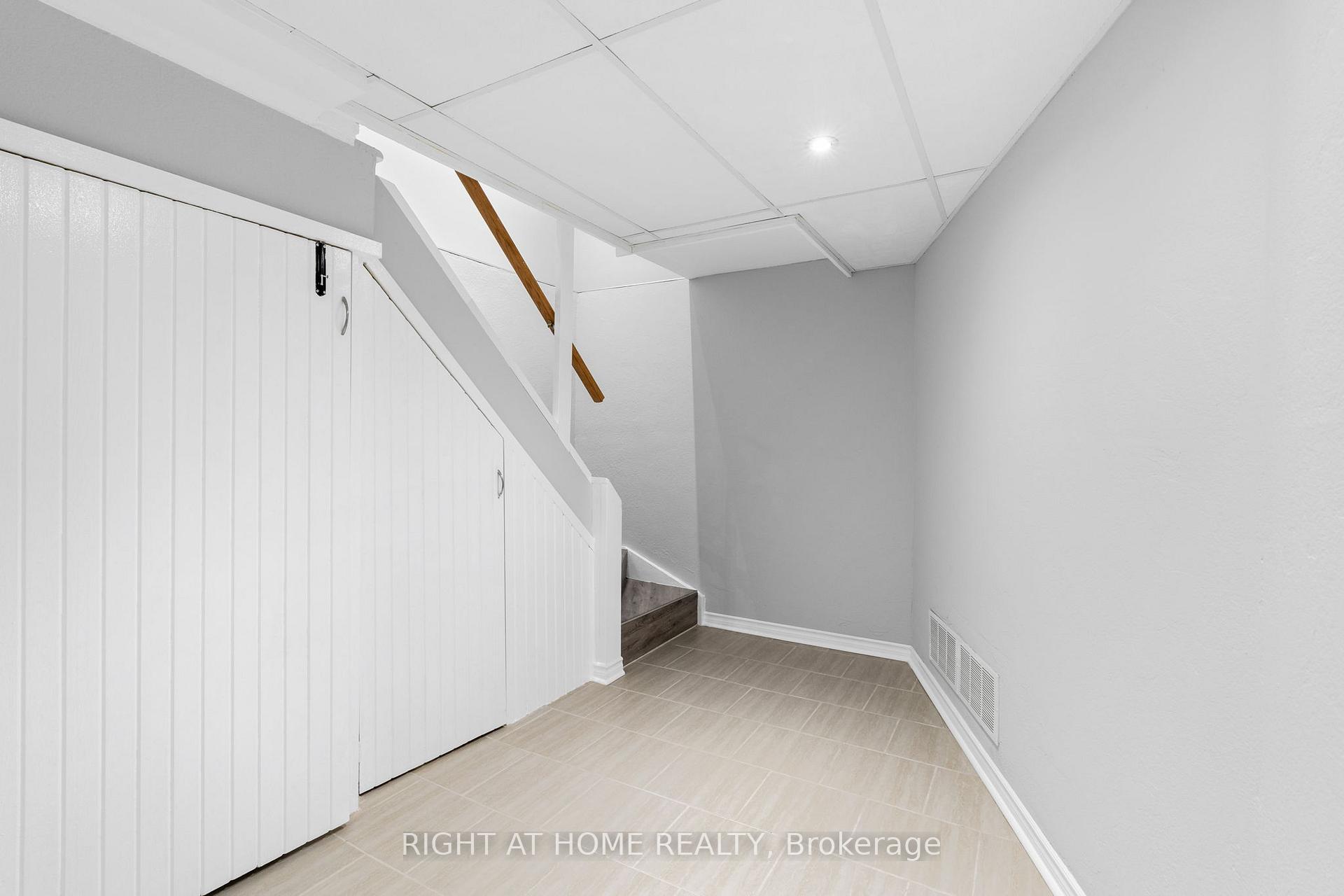 Photo 24 of 27 Thorncliff Place, Ottawa, Lynwood Village — HOMEH