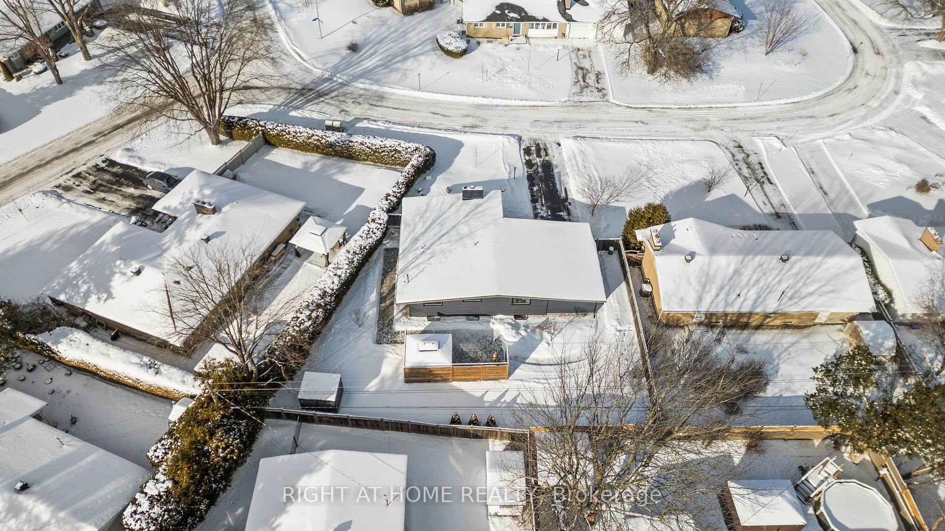 Photo 38 of 27 Thorncliff Place, Ottawa, Lynwood Village — HOMEH