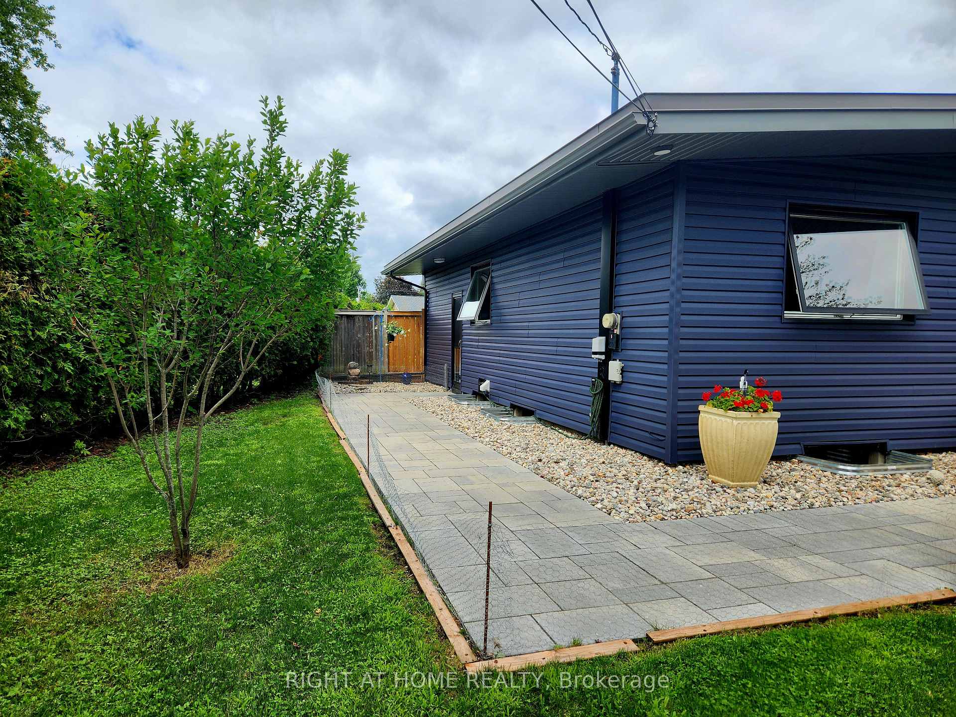 Photo 46 of 27 Thorncliff Place, Ottawa, Lynwood Village — HOMEH
