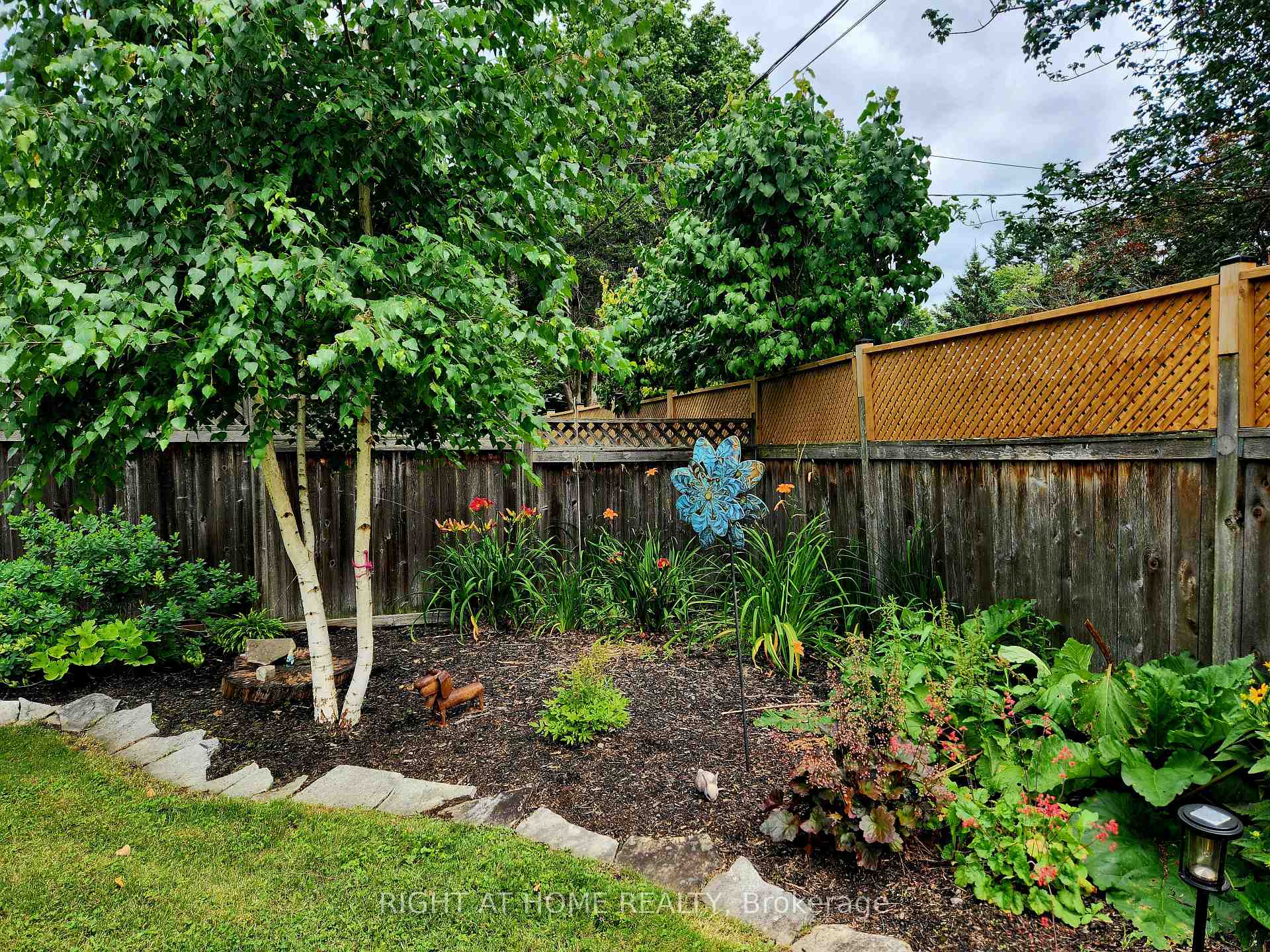 Photo 49 of 27 Thorncliff Place, Ottawa, Lynwood Village — HOMEH