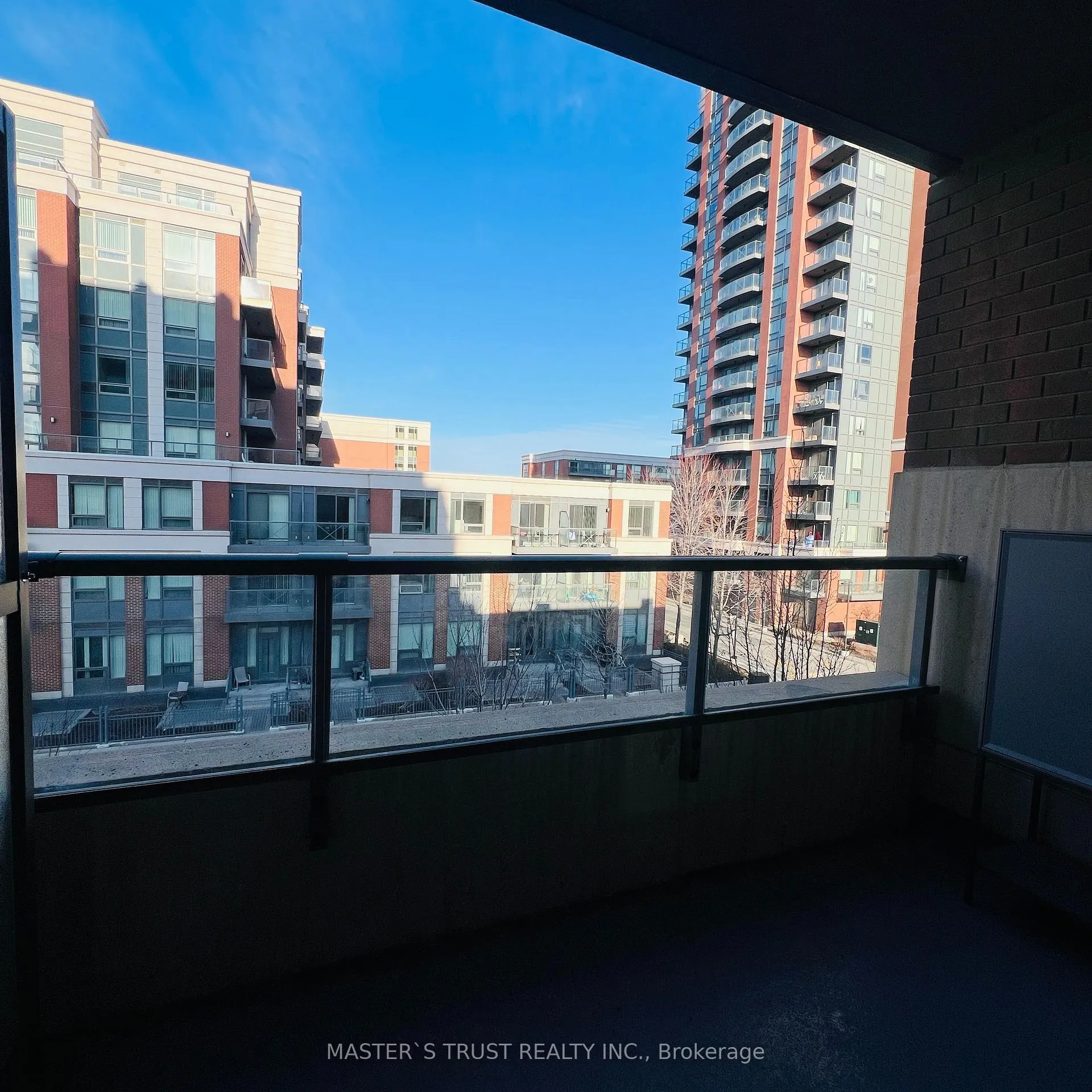 Photo 4 of Unit 326, 28 Uptown Drive E, Markham, Unionville — HOMEH