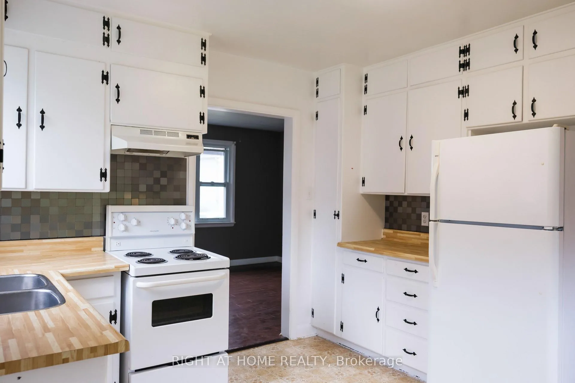 Photo 7 of 111 Landrigan Street, Arnprior — HOMEH