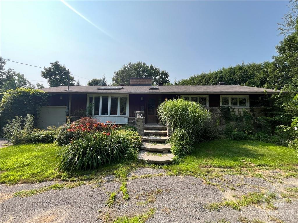 Photo 2 of 49 Delong Drive, Ottawa, Rothwell Heights — HOMEH