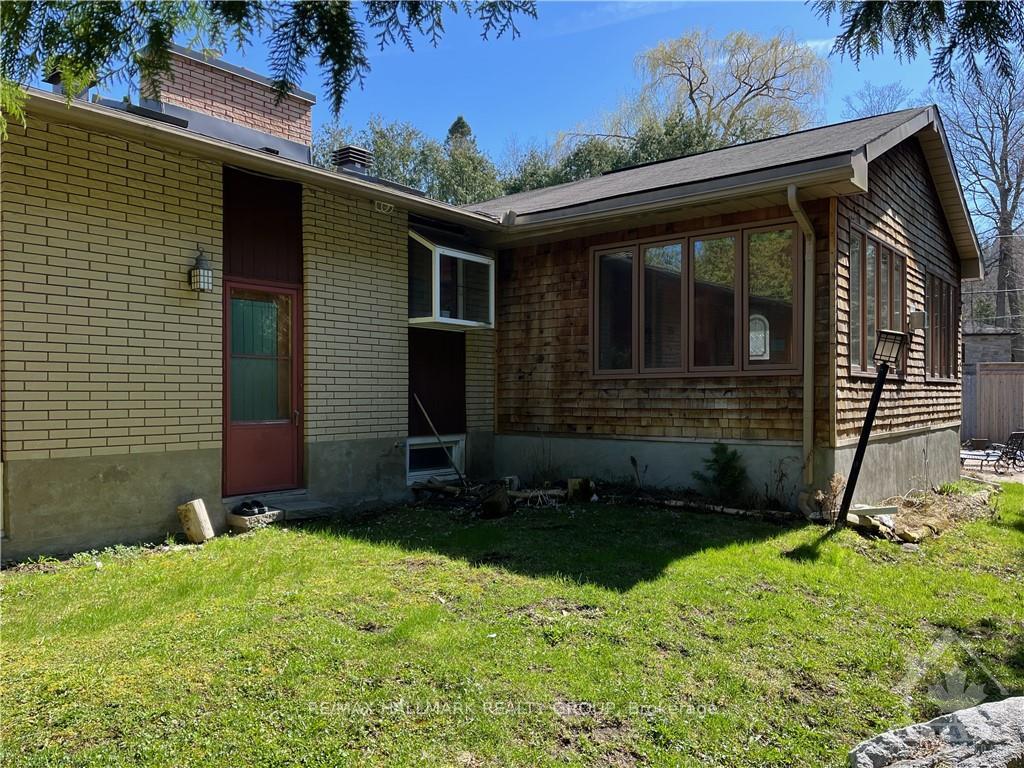Photo 5 of 49 Delong Drive, Ottawa, Rothwell Heights — HOMEH