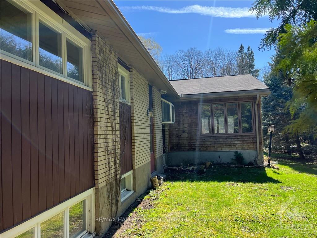 Photo 6 of 49 Delong Drive, Ottawa, Rothwell Heights — HOMEH