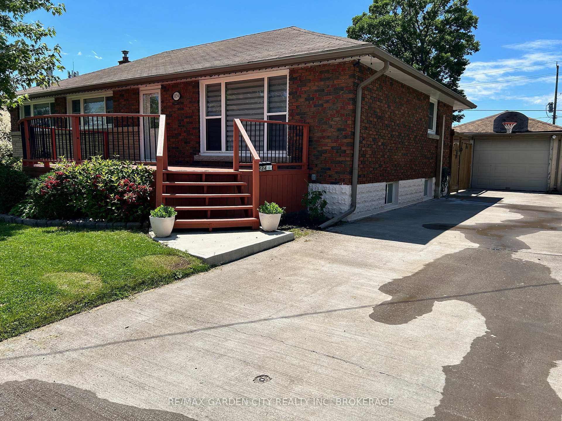 Front of Unit LOWER, 834 David Street
