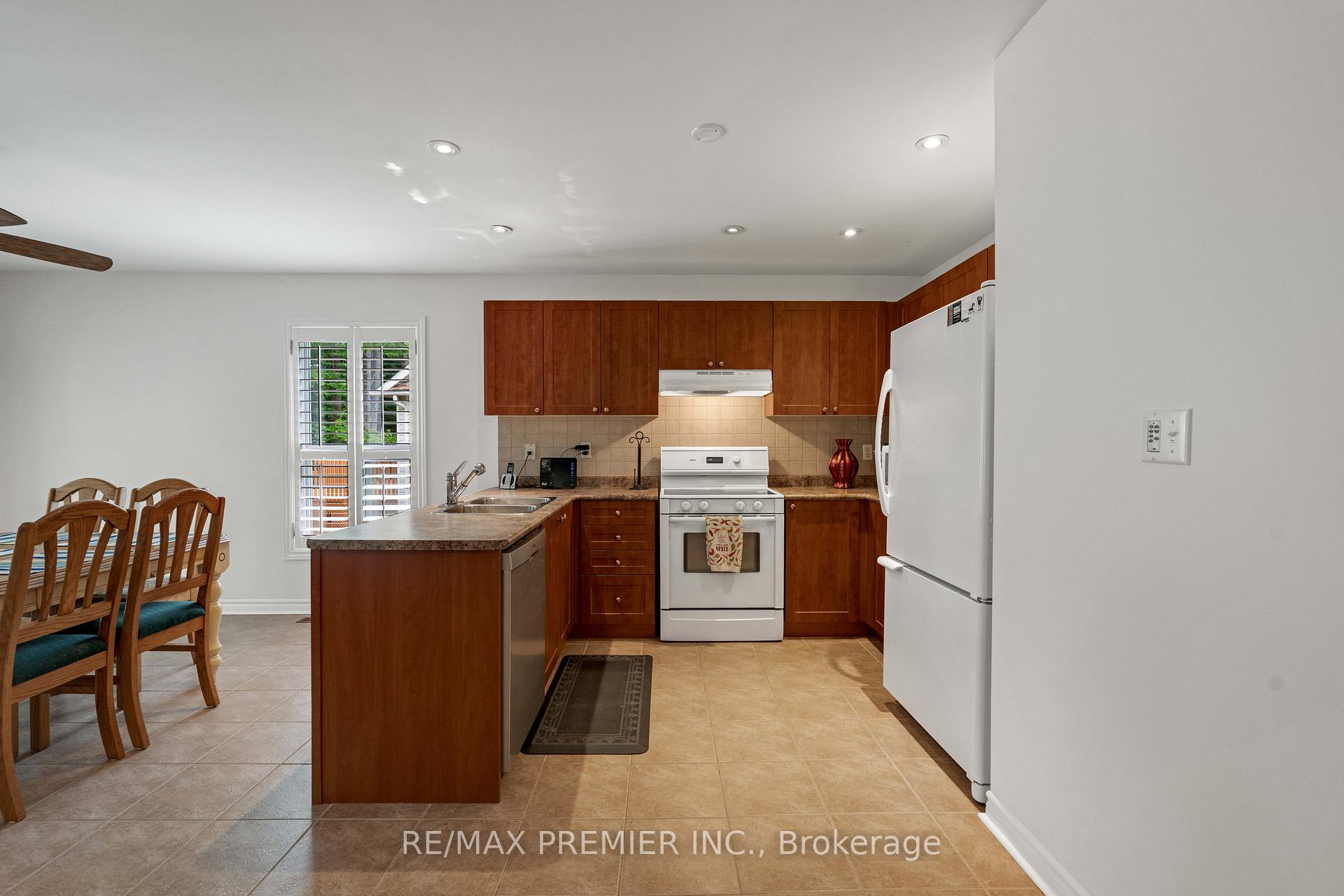 Photo 8 of 6 Rose Valley Way, Wasaga Beach — HOMEH
