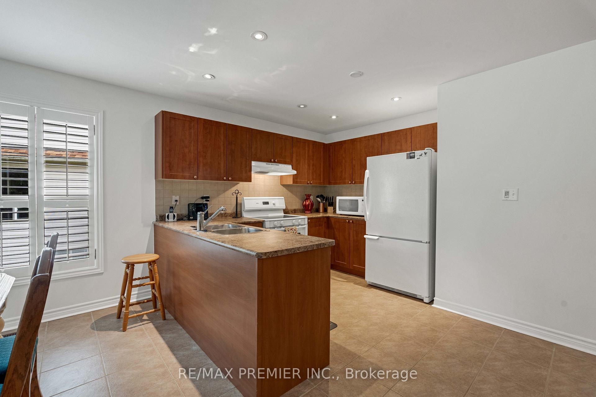 Photo 9 of 6 Rose Valley Way, Wasaga Beach — HOMEH