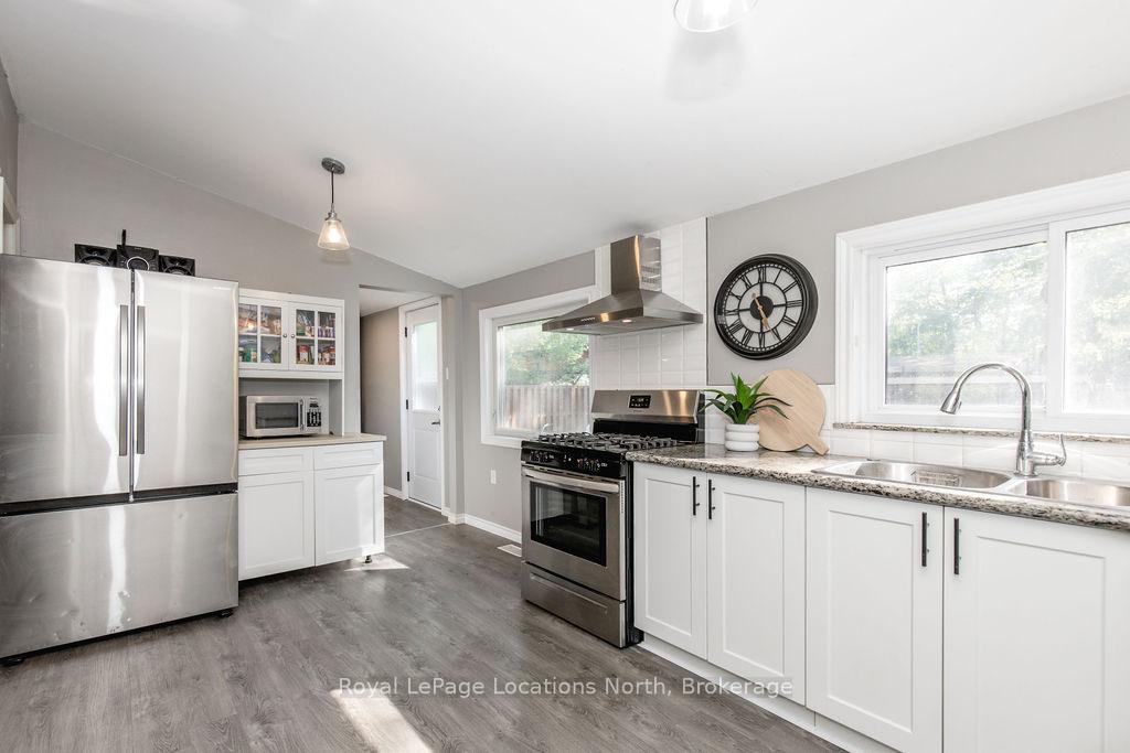 Photo 10 of 497 Oxbow Park Drive, Wasaga Beach — HOMEH