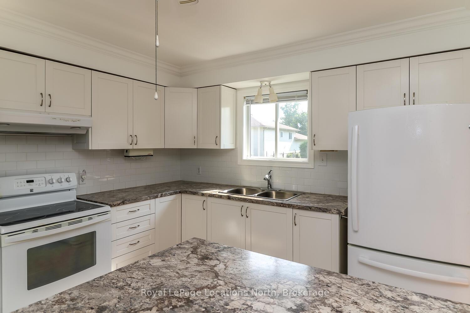 Photo 11 of 29 Innisbrook Drive, Wasaga Beach — HOMEH