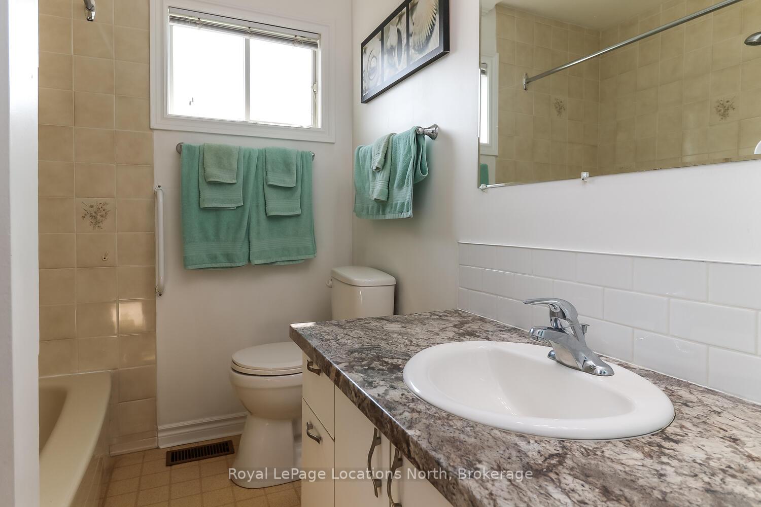 Photo 16 of 29 Innisbrook Drive, Wasaga Beach — HOMEH