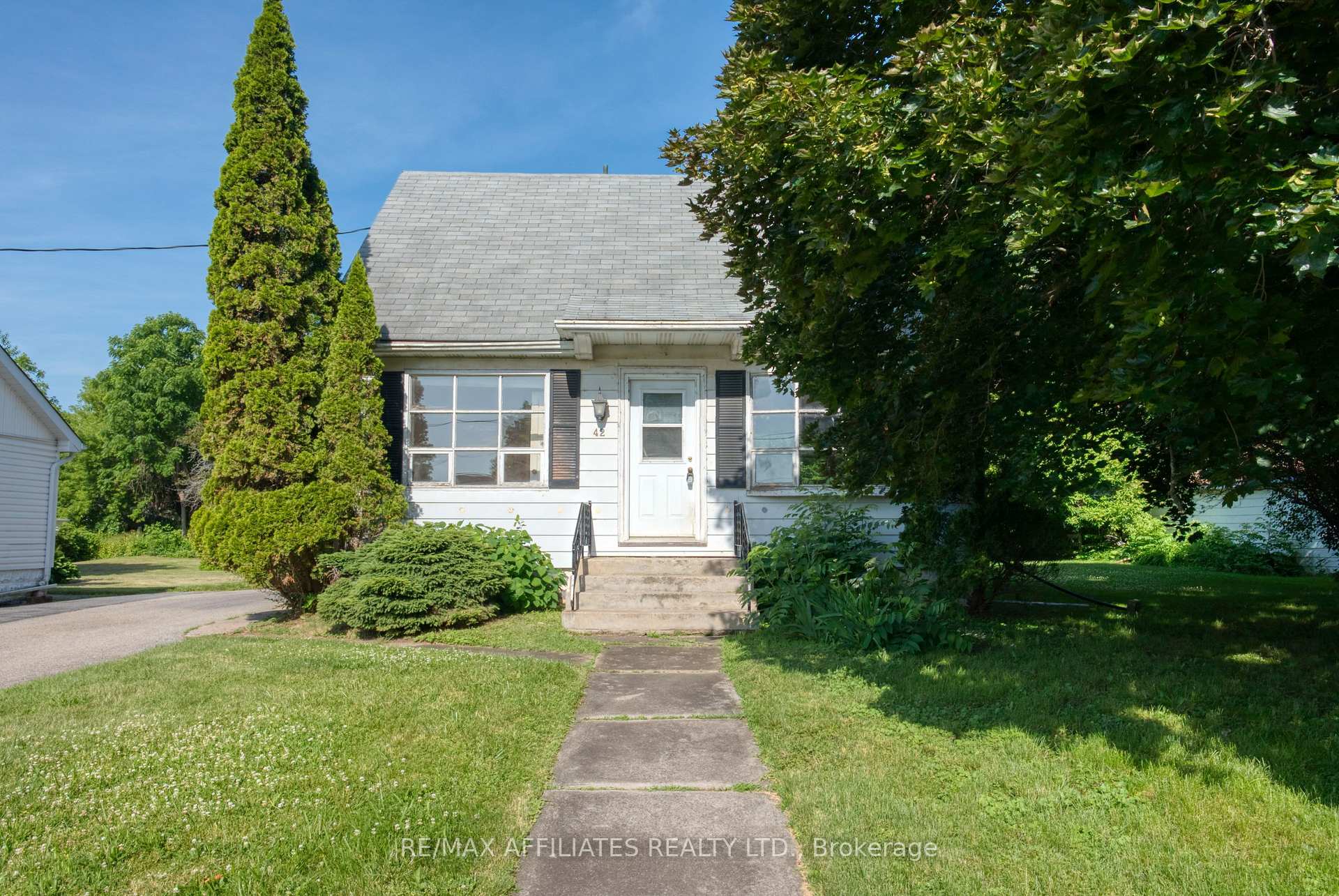 Photo 2 of 42 Main Street W, Westport — HOMEH