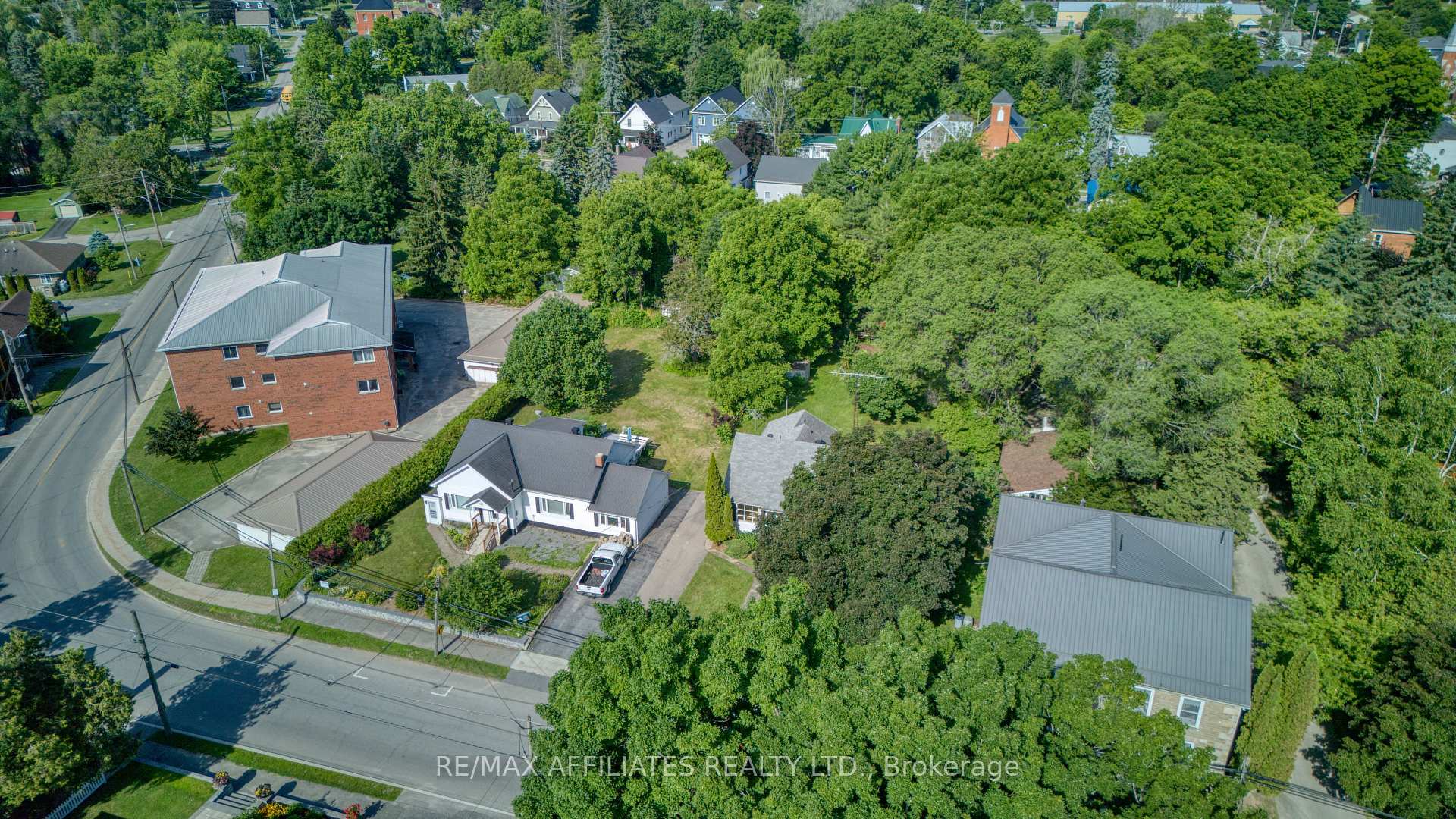 Photo 18 of 42 Main Street W, Westport — HOMEH